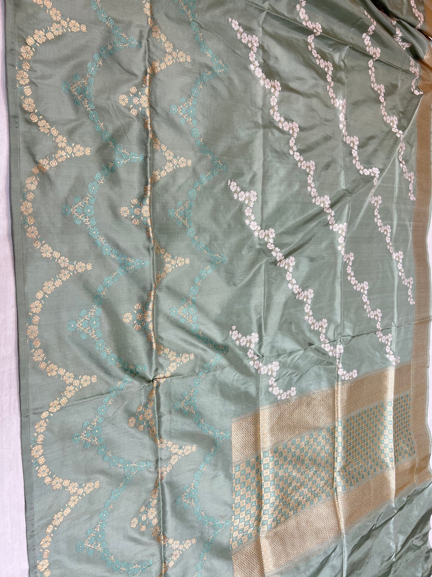 Banarasi Handloom Katan Silk kaduwa Jall Saree