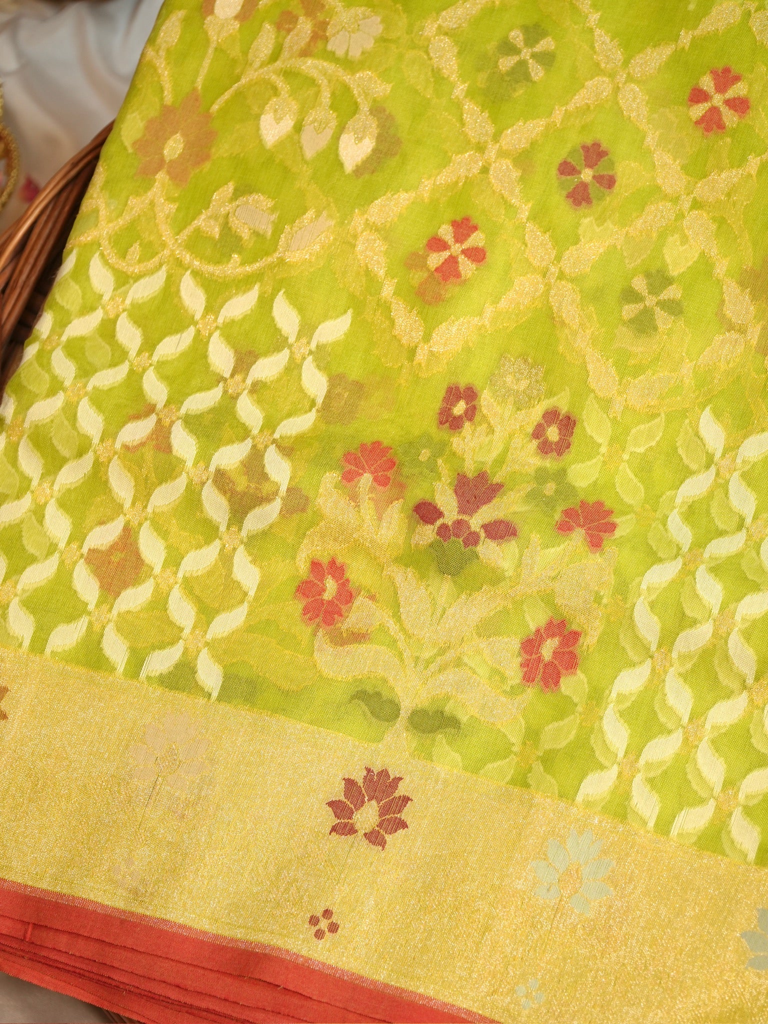 Pista Green Elegant Kora Jamdani Silk Saree | Handwoven Floral Zari Work