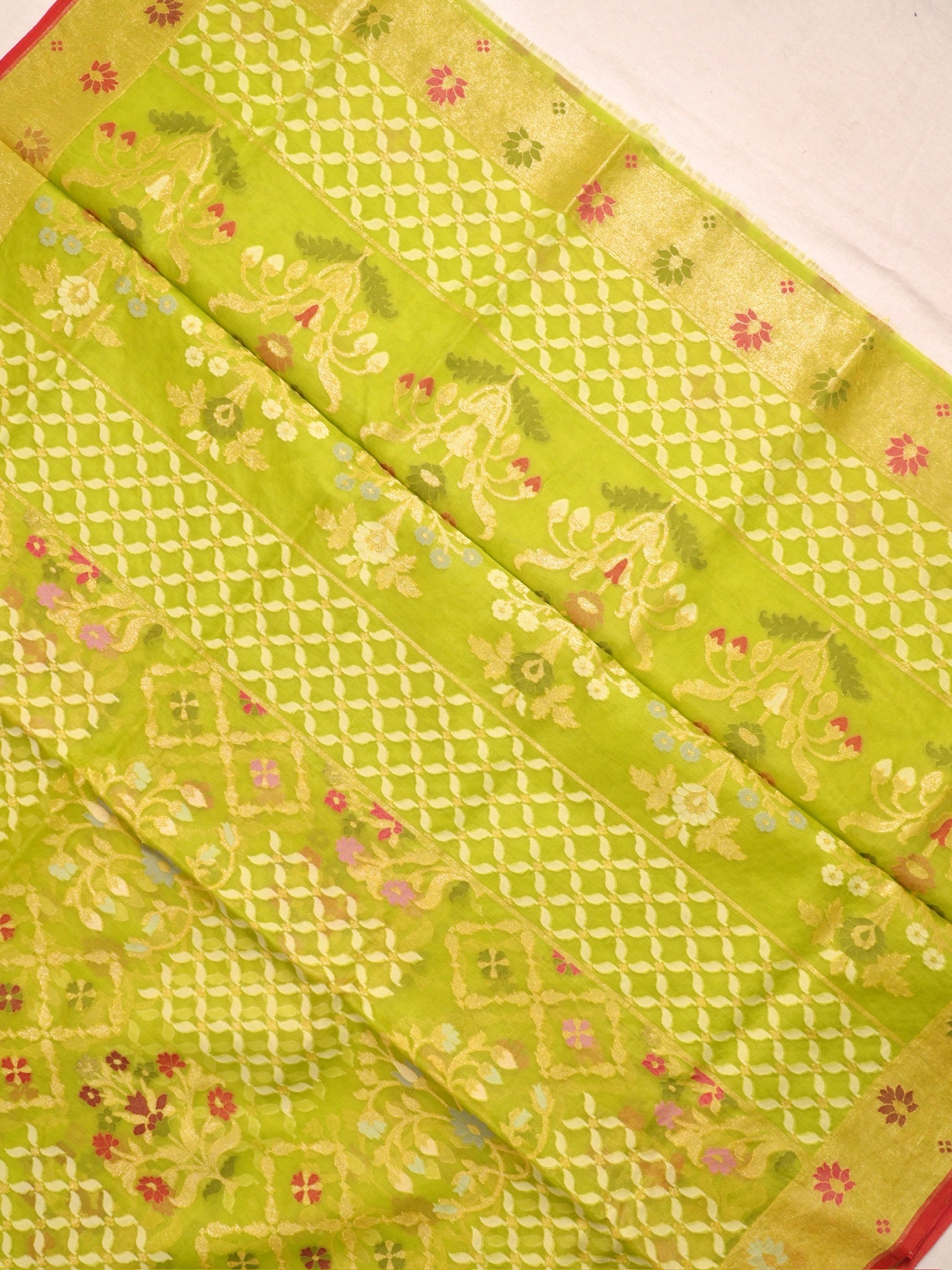 Pista Green Elegant Kora Jamdani Silk Saree | Handwoven Floral Zari Work