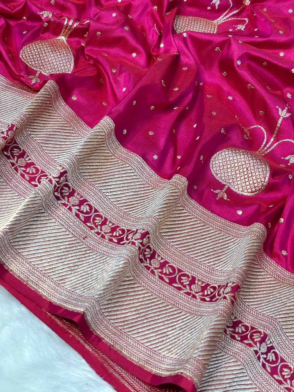 Apple Red Handwoven Pure Banarasi Silk Saree – Kadwa Weave in 100% Katan Mulberry Silk
