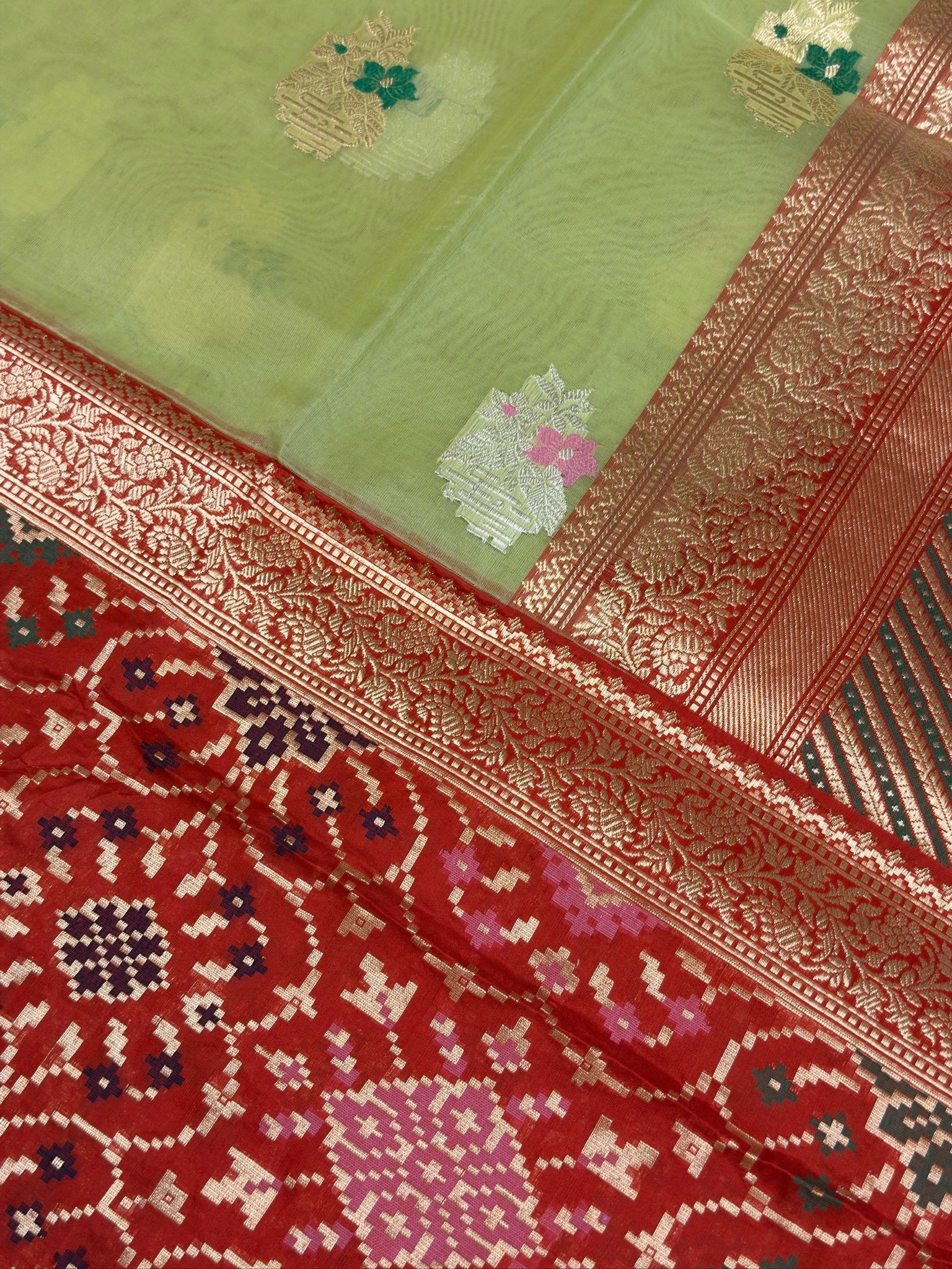 Pista Green Premium Banarasi Kora Organza Silk Saree – 100% Handwoven | Elegant & Timeless Design
