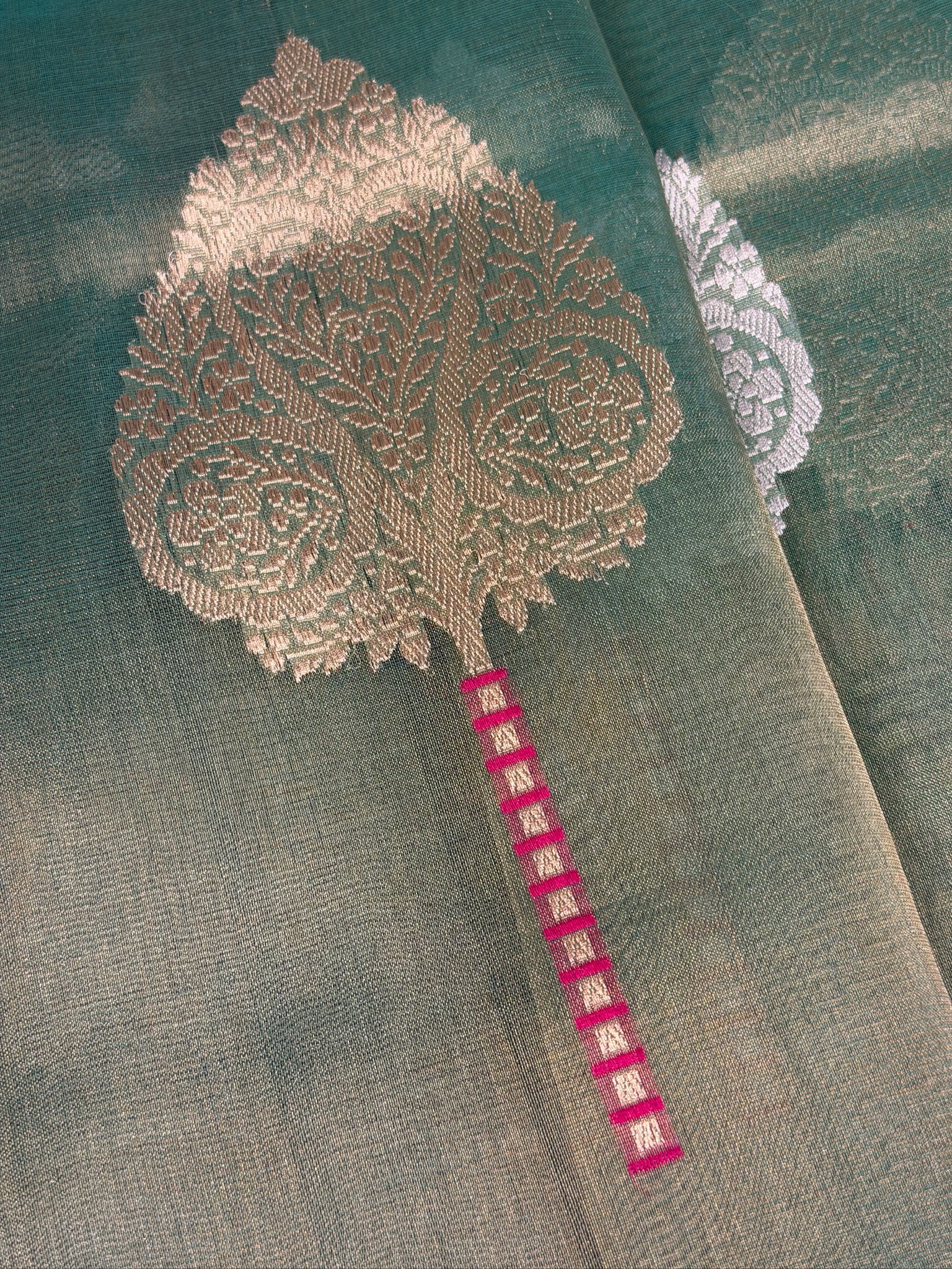 Pastel Green Premium Banarasi Kora Organza Silk Saree – 100% Handwoven | Elegant & Timeless Design