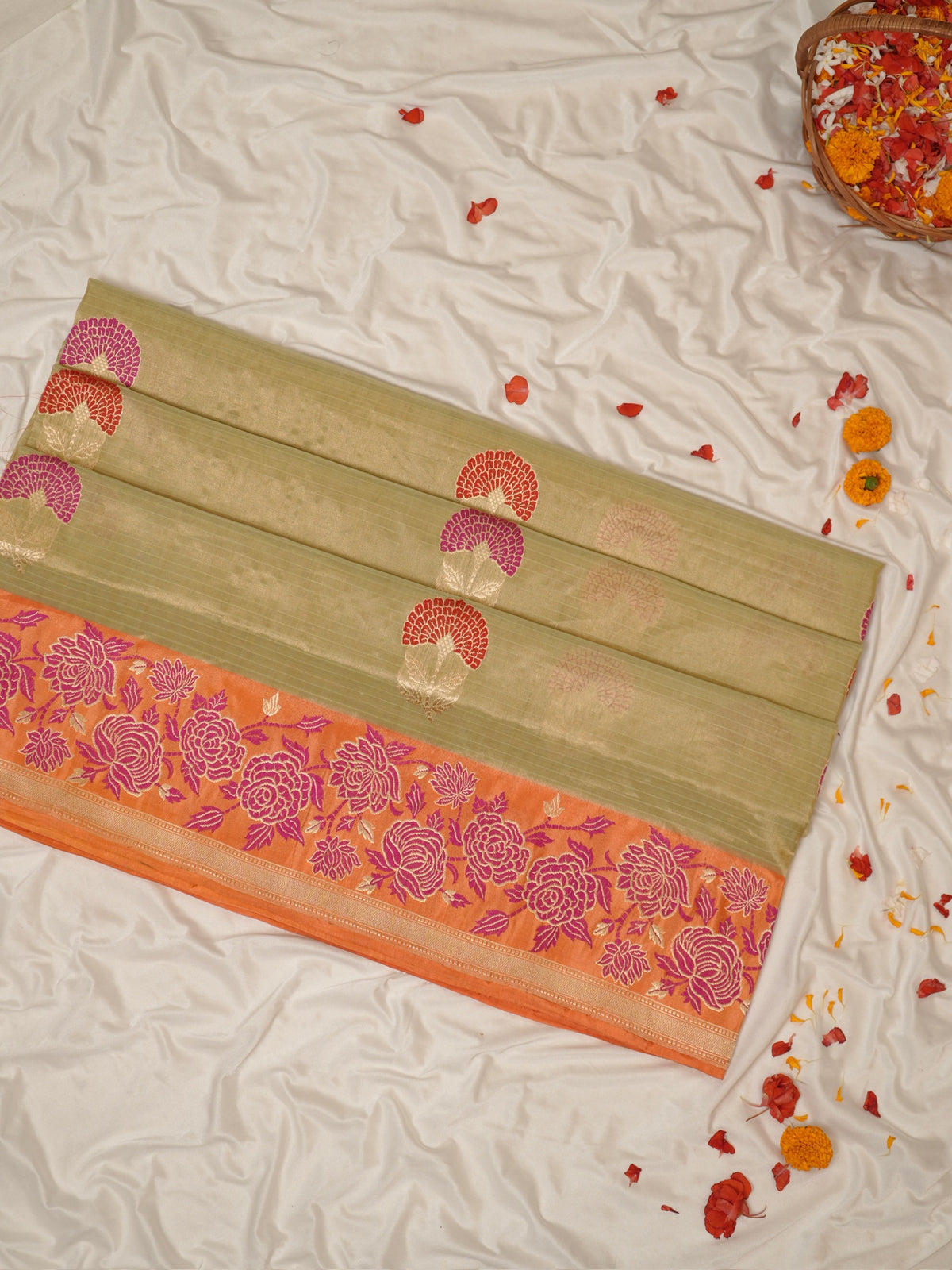 Pista Gold Pure Tissue Silk Kadiyal Border Banarasi handwoven Saree