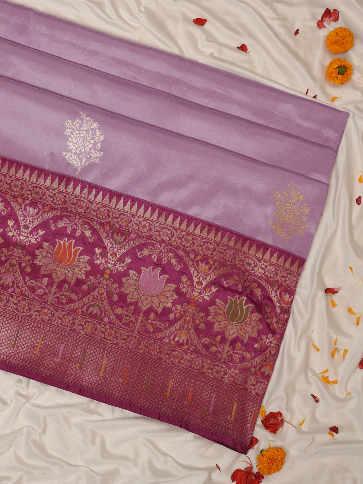 Lavender Pure Katan Silk Kadiyal Border Banarasi handwoven Saree