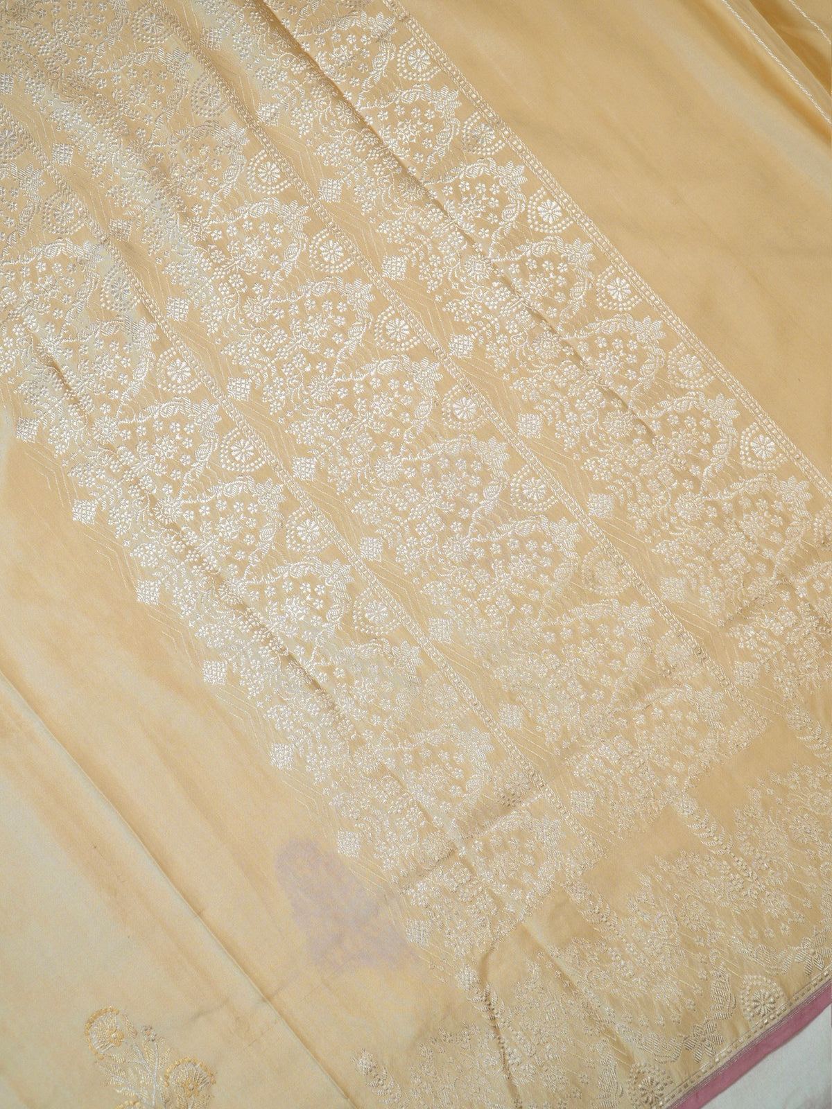 Ivory 100% Pure Ektara Handwoven Silk Saree with Zari Work