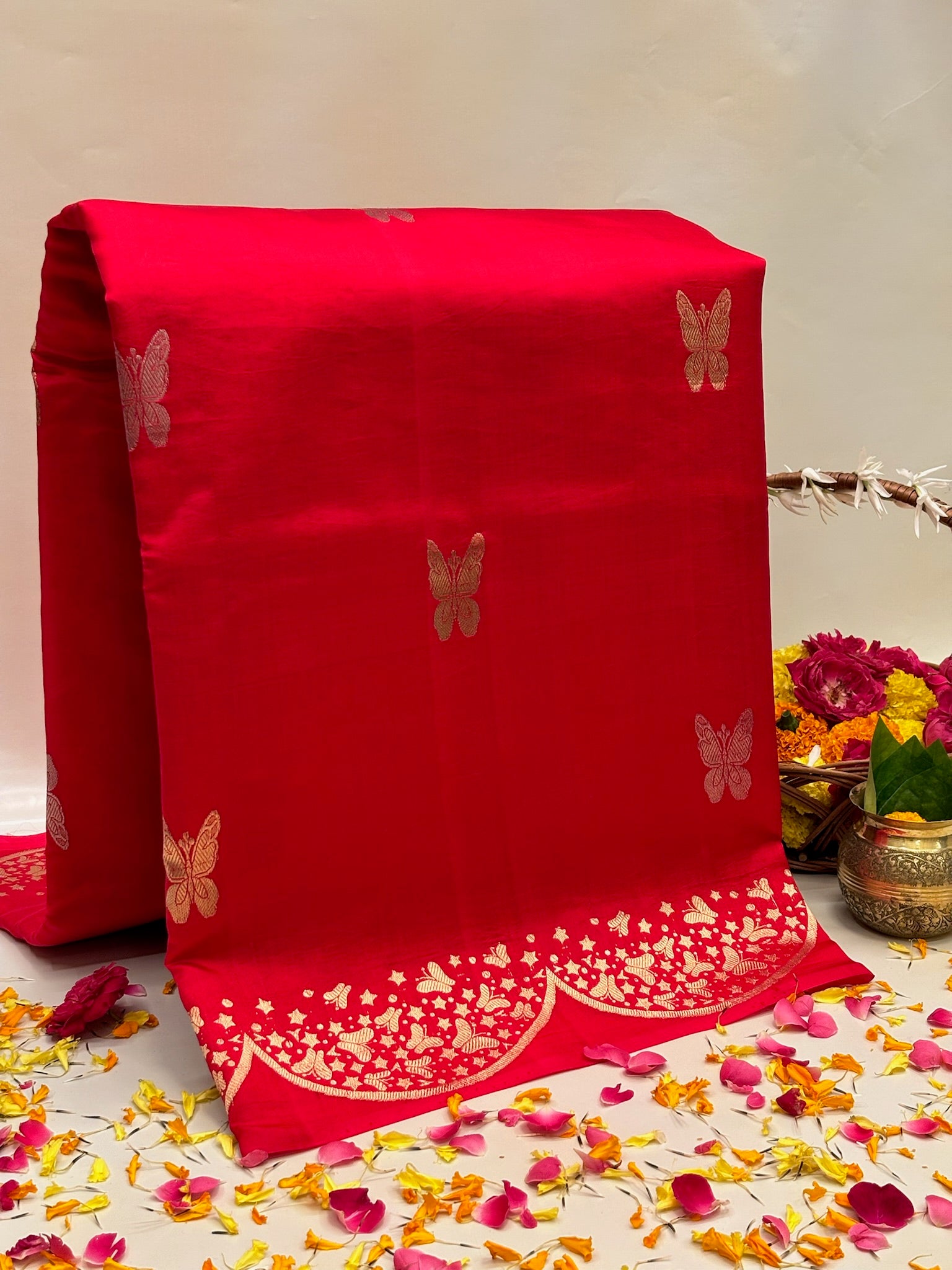 Red Premium Banarasi Soft Silk Saree – 100% Handwoven | Elegant & Timeless Design