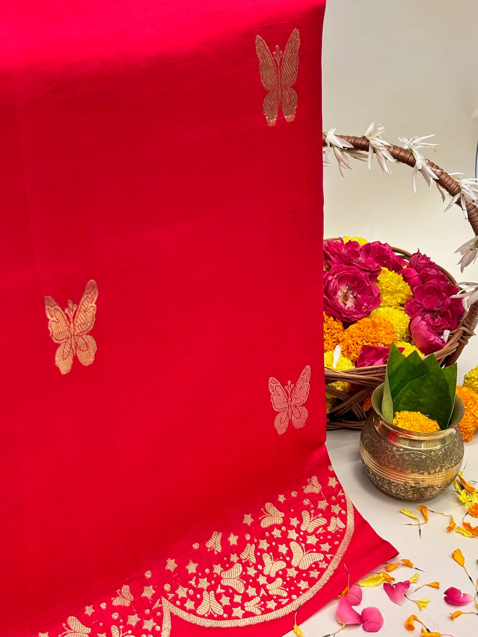 Red Premium Banarasi Soft Silk Saree – 100% Handwoven | Elegant & Timeless Design