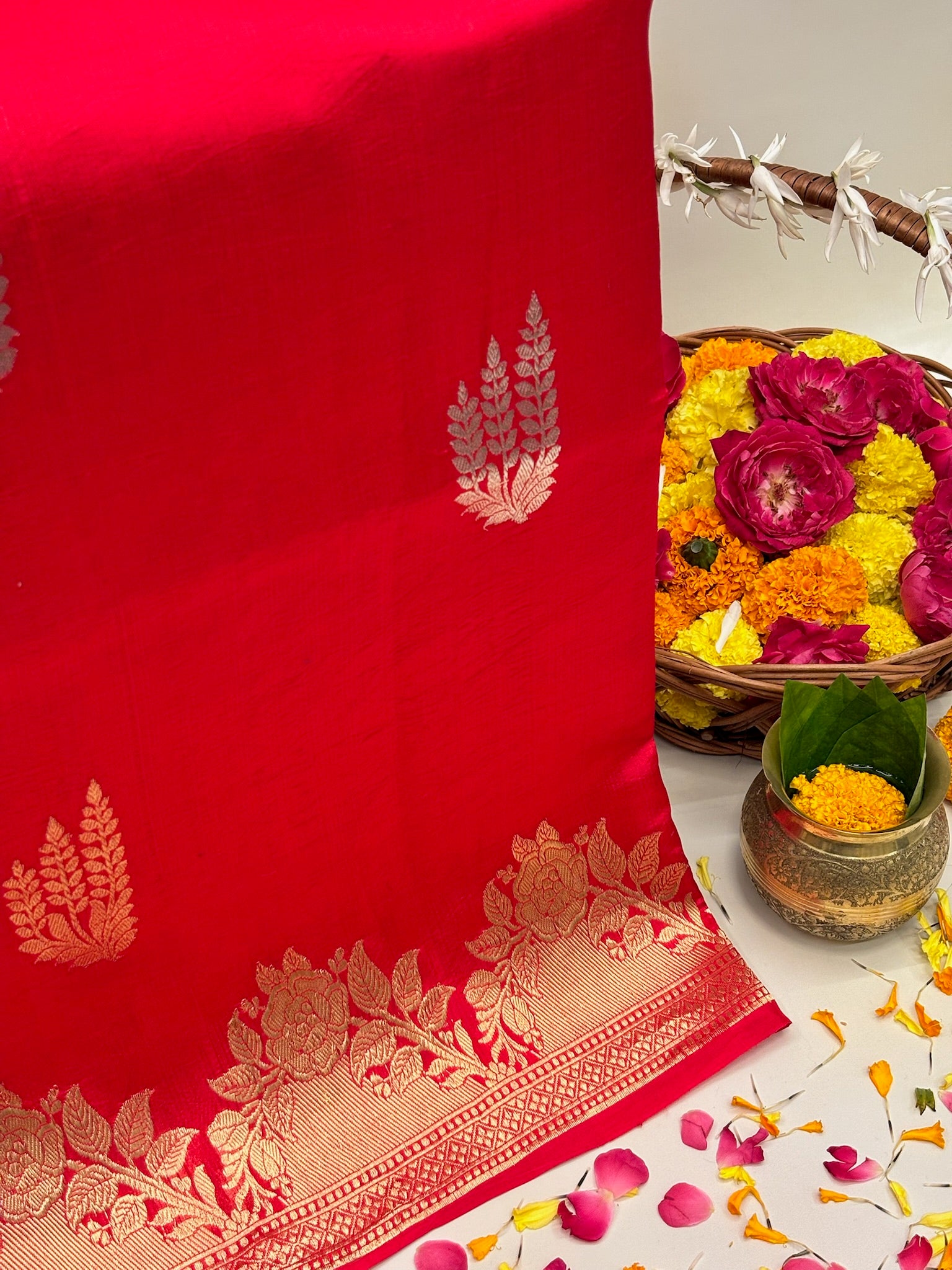 Red Premium Banarasi Soft Silk Saree – 100% Handwoven | Elegant & Timeless Design