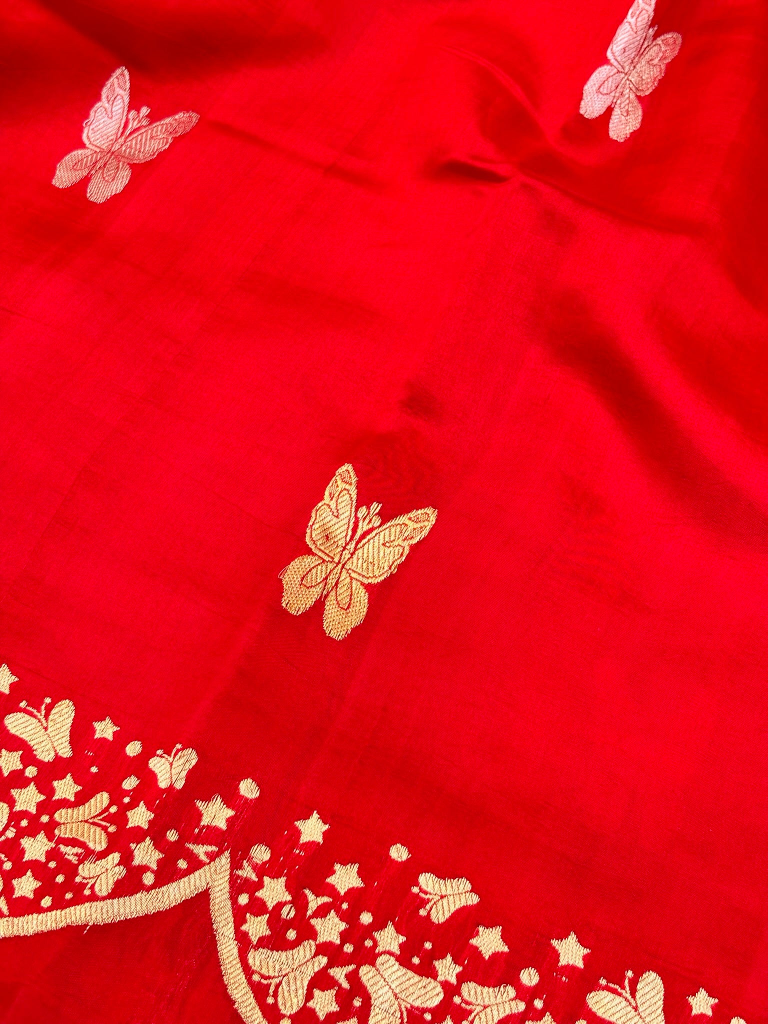 Red Premium Banarasi Soft Silk Saree – 100% Handwoven | Elegant & Timeless Design