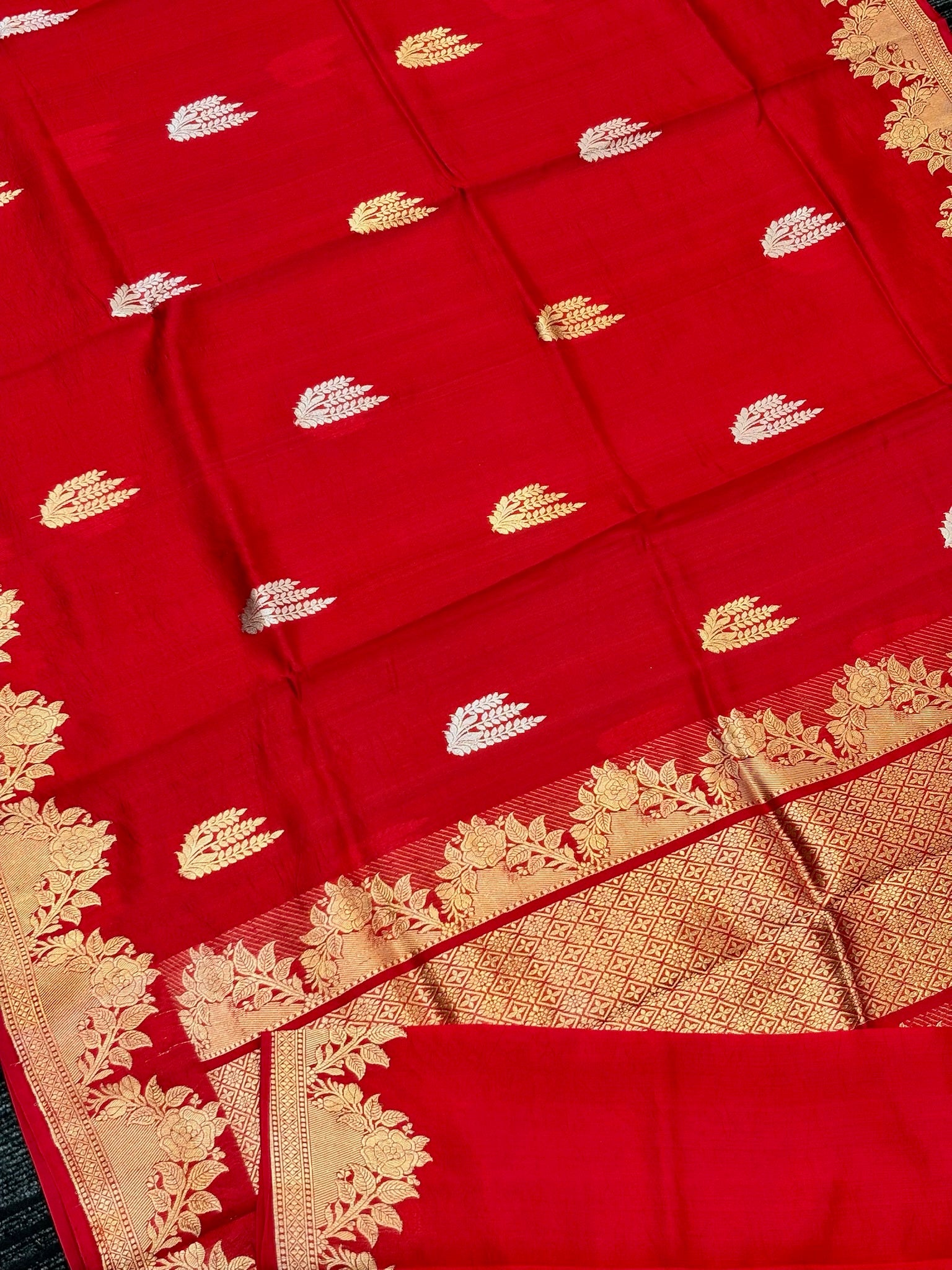 Red Premium Banarasi Soft Silk Saree – 100% Handwoven | Elegant & Timeless Design