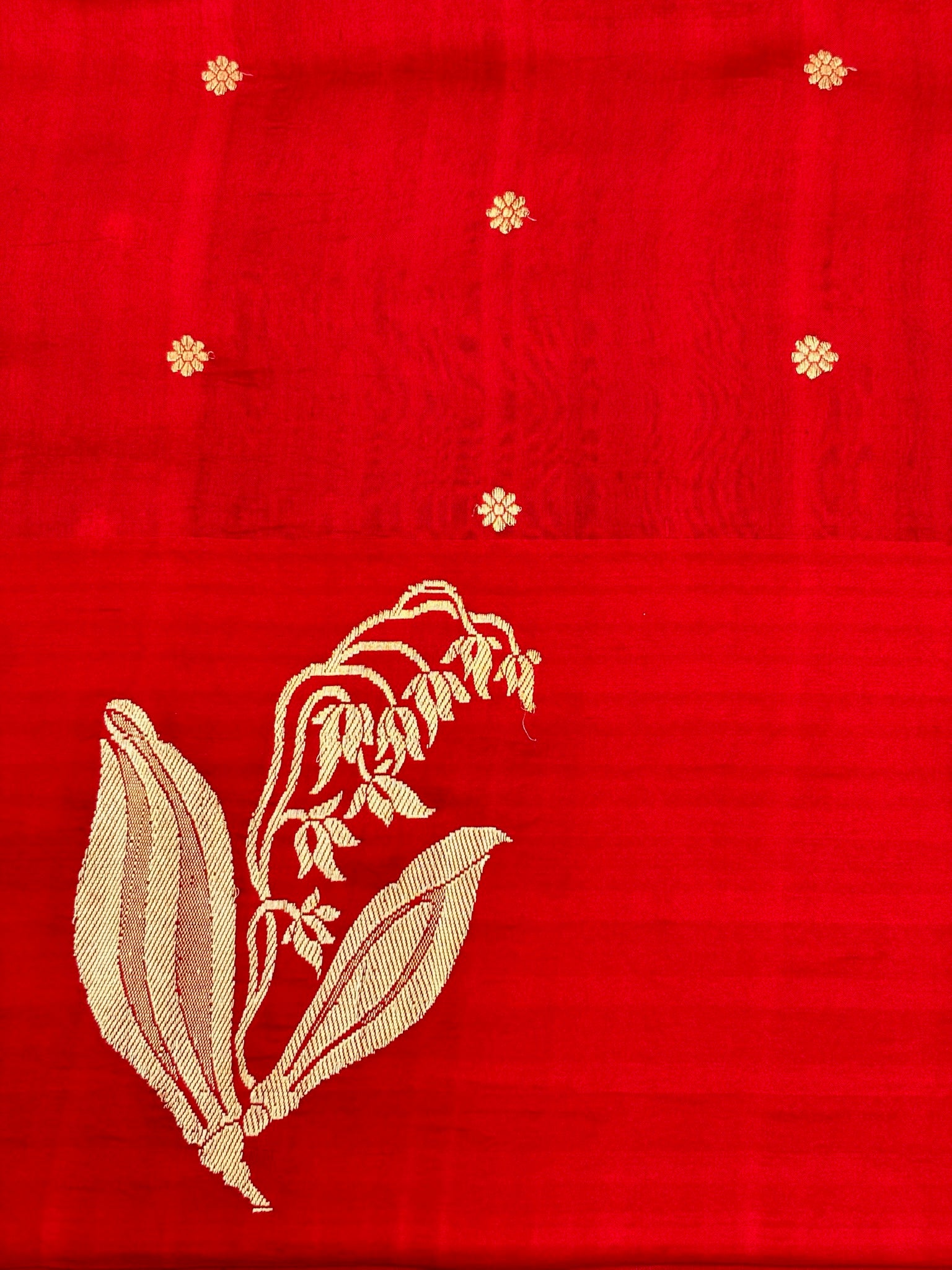 Red Premium Banarasi Soft Silk Saree – 100% Handwoven | Elegant & Timeless Design