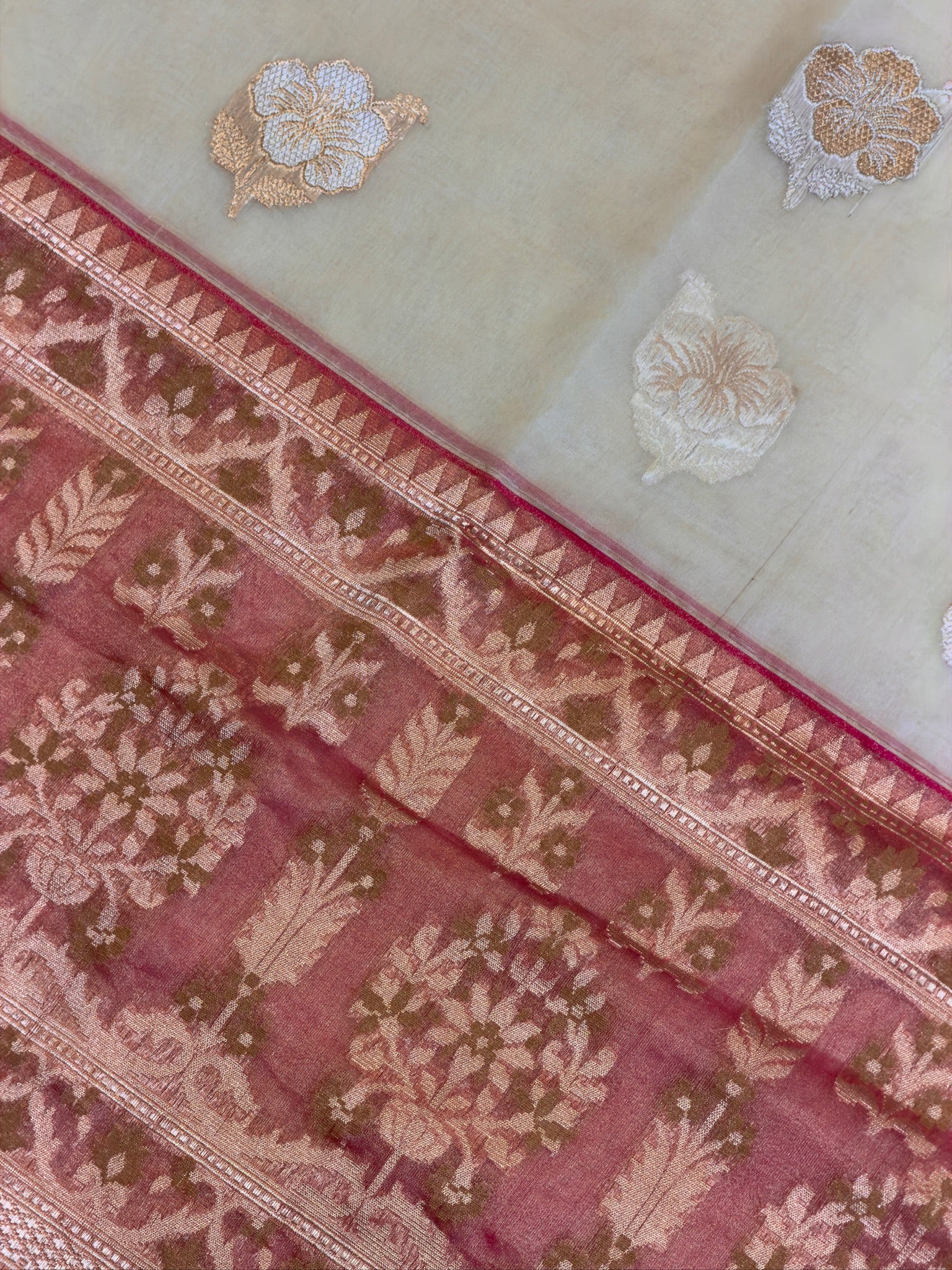 Ivory Pure Tissue Silk Kadiyal Border Banarasi handwoven Saree