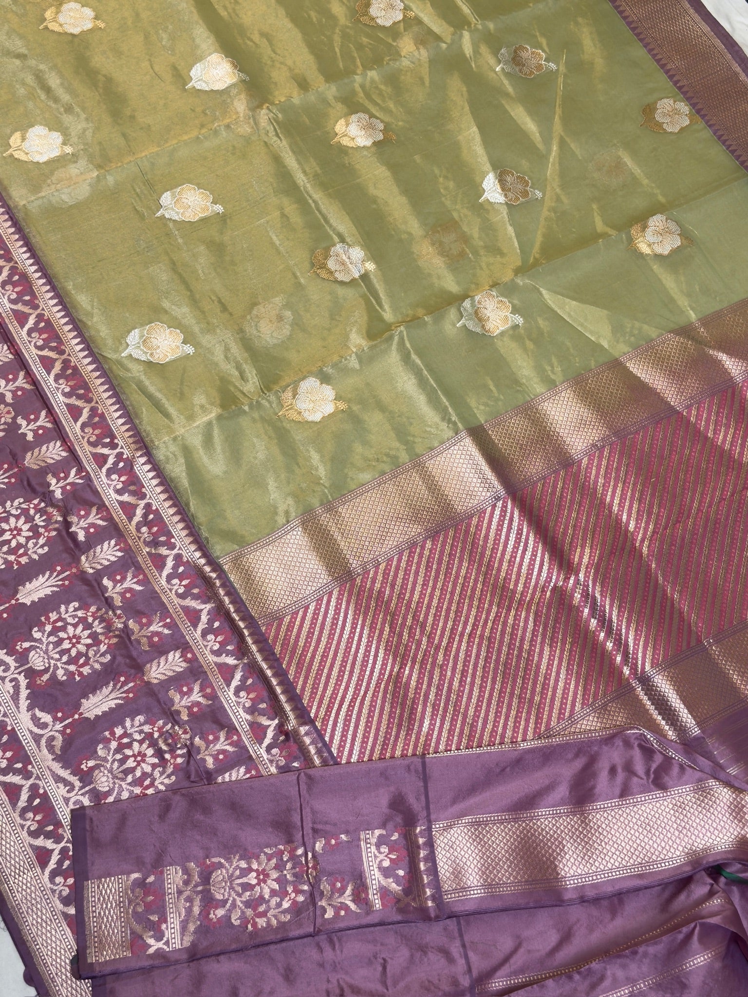 Pista Green Pure Tissue Silk Kadiyal Border Banarasi handwoven Saree