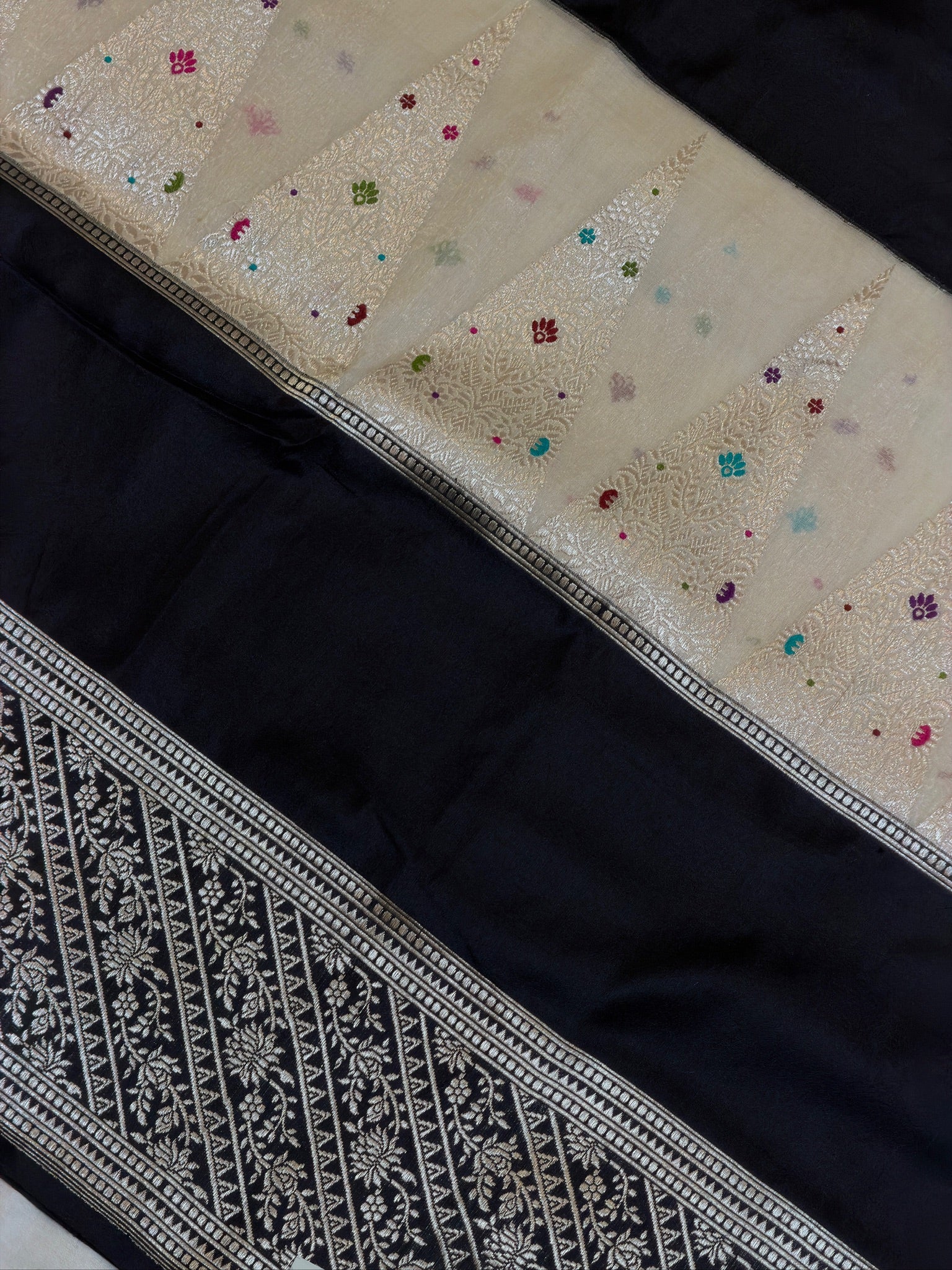 Black Pure Katan Silk Kadiyal Border Banarasi handwoven Saree