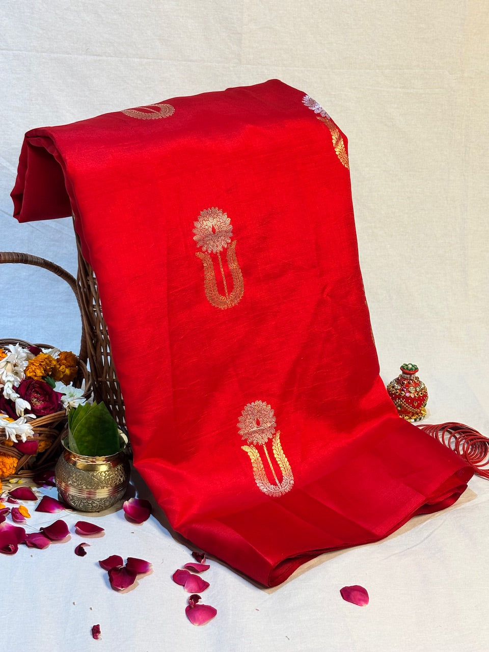 Red Gulab Booti Banarasi Pure Soft Silk Saree