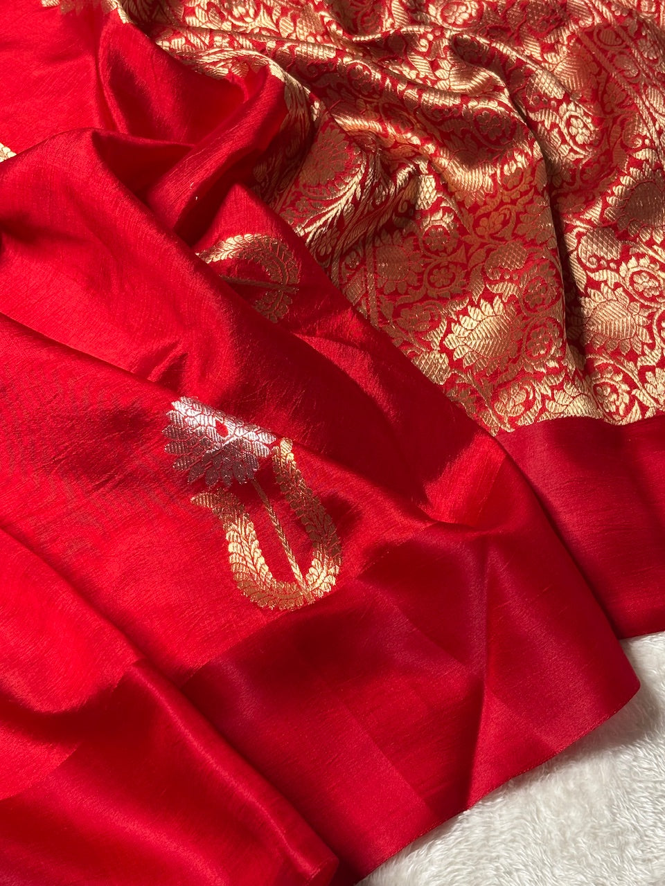 Red Gulab Booti Banarasi Pure Soft Silk Saree