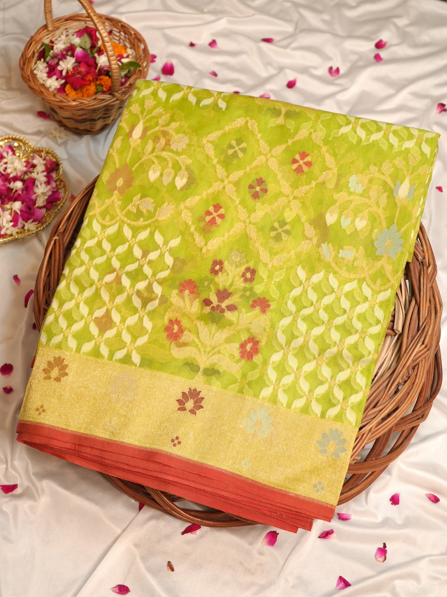 Pista Green Elegant Kora Jamdani Silk Saree | Handwoven Floral Zari Work