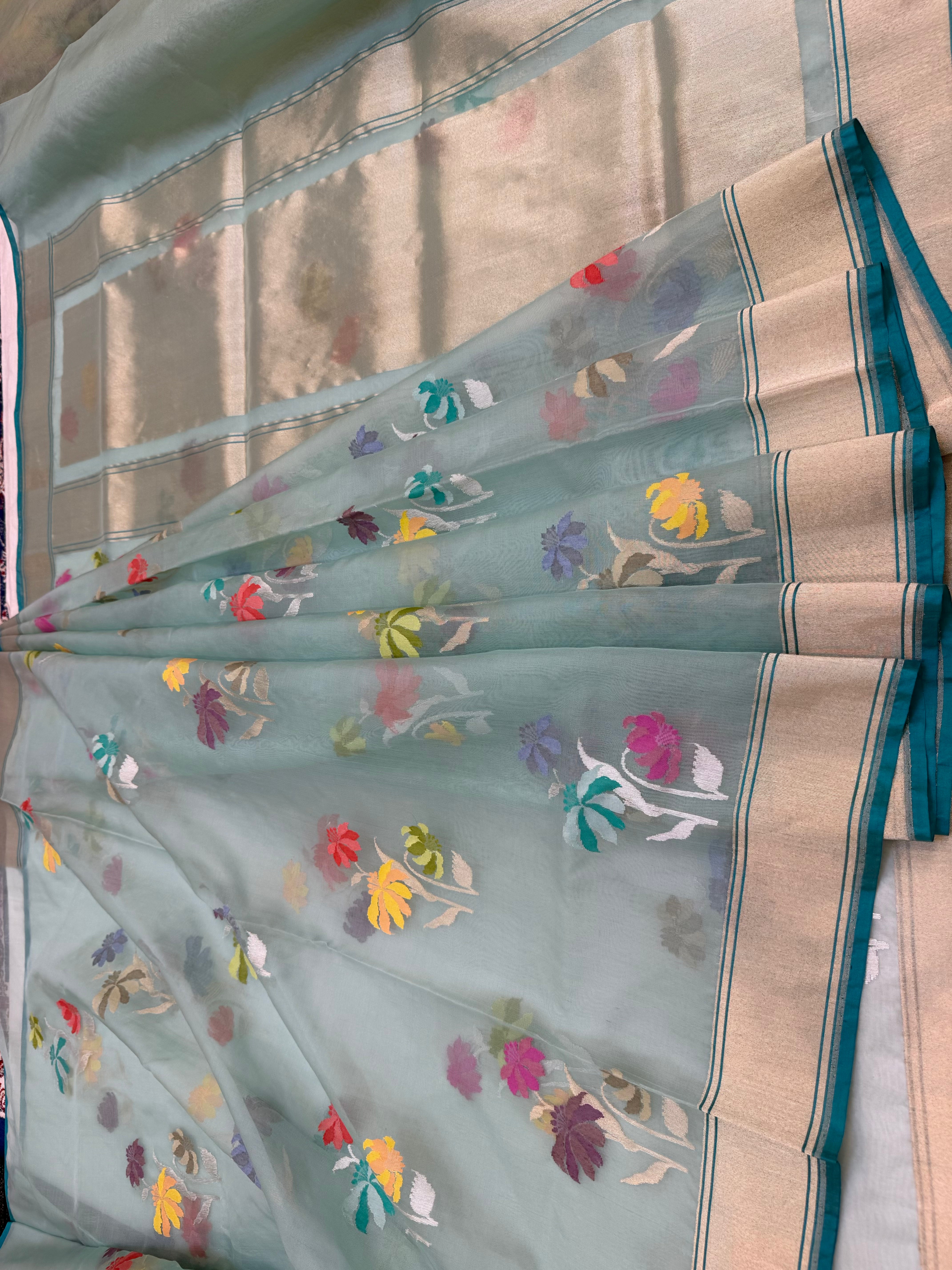 Soft Ektra kora Silk Jamdani Floral Motifs saree