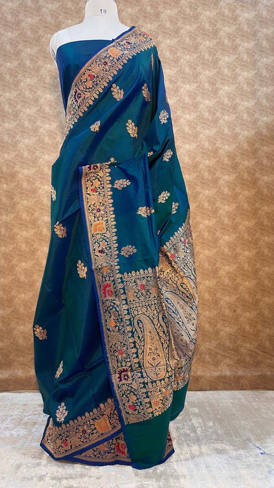 Pure Katan silk kaduwa Banarasi Open Border Zari Aanchal Booti Saree