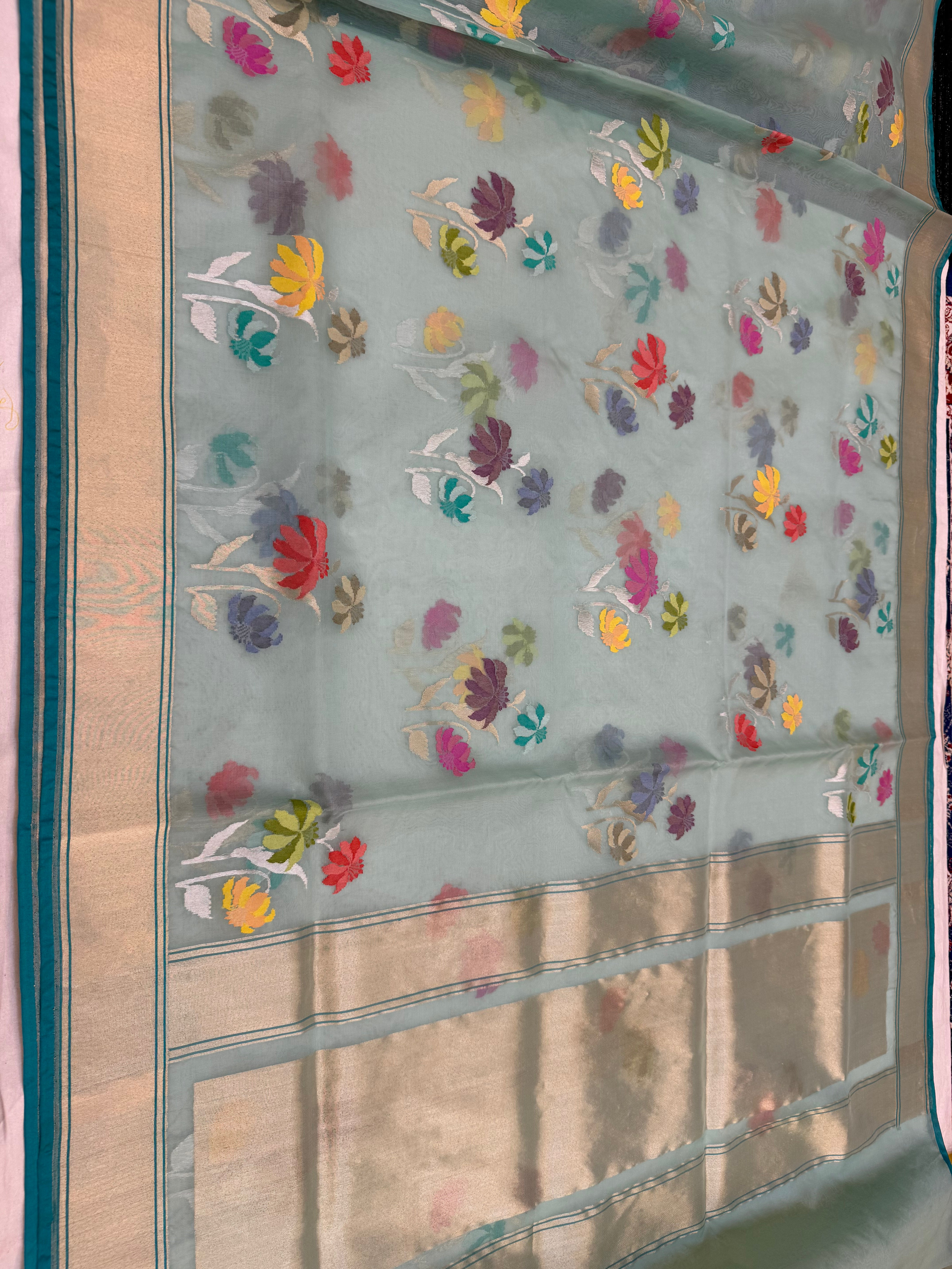 Soft Ektra kora Silk Jamdani Floral Motifs saree