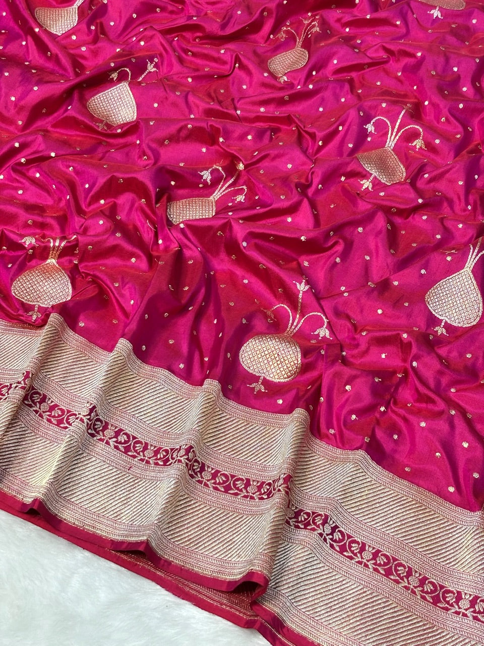 Apple Red Handwoven Pure Banarasi Silk Saree – Kadwa Weave in 100% Katan Mulberry Silk