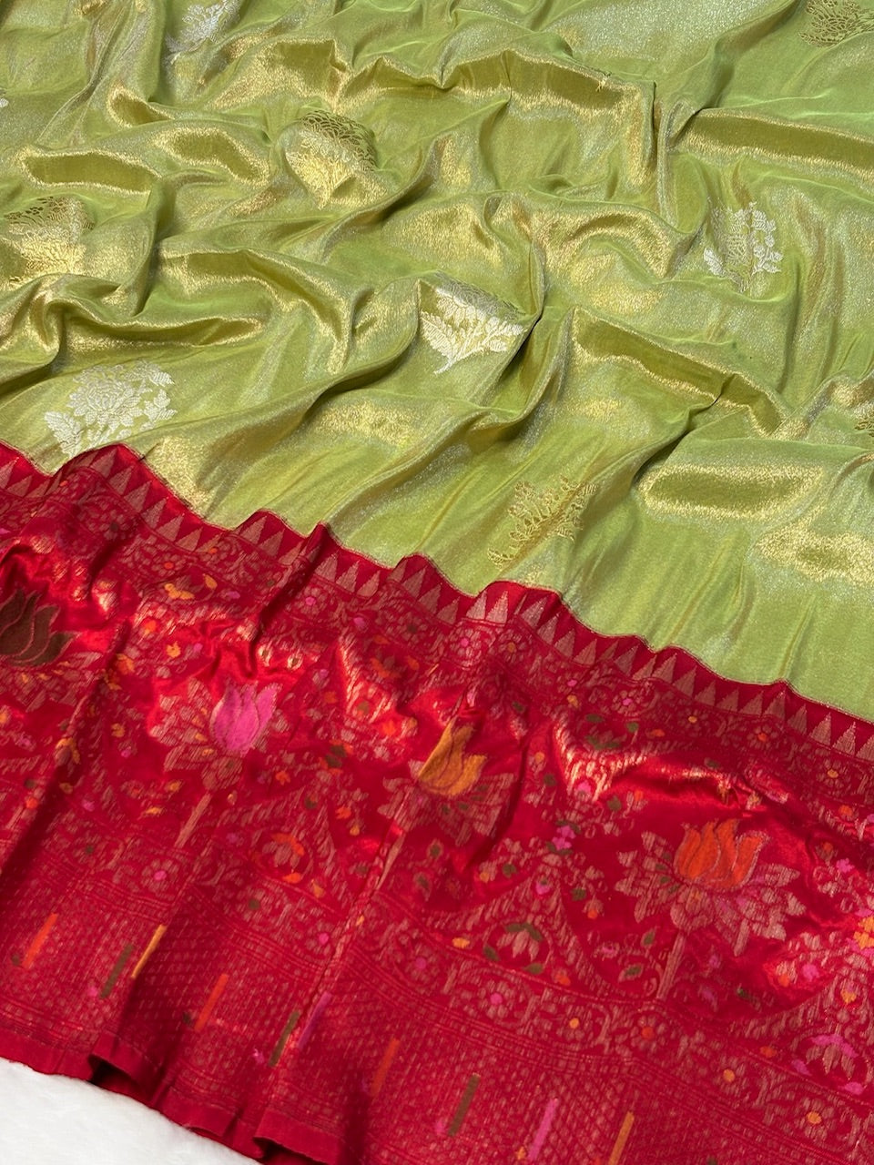 Soft Leaf Green Handwoven Pure Banarasi Tissue Silk Saree
