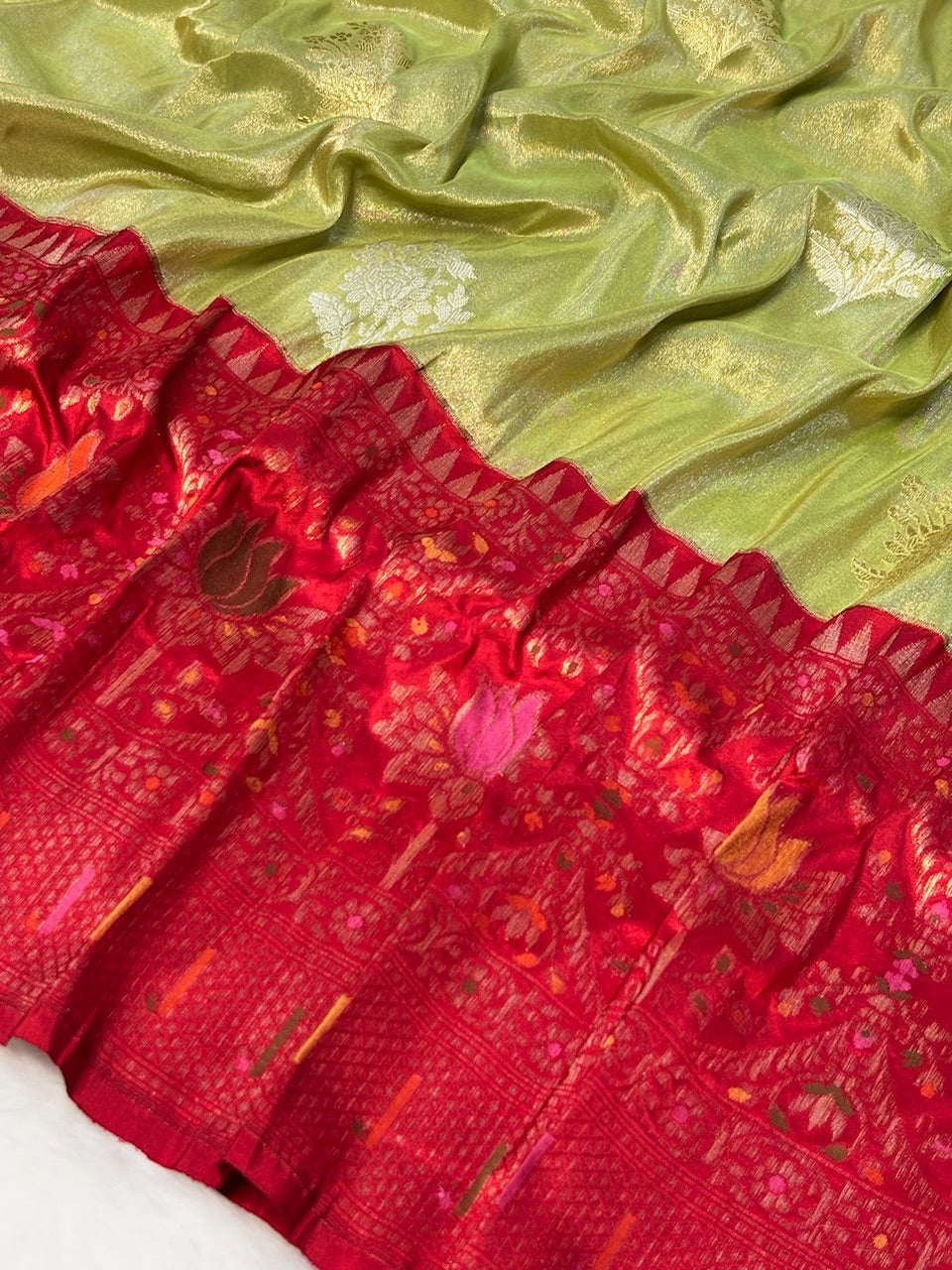 Leaf Green Handwoven Pure Banarasi Tissue Silk Saree