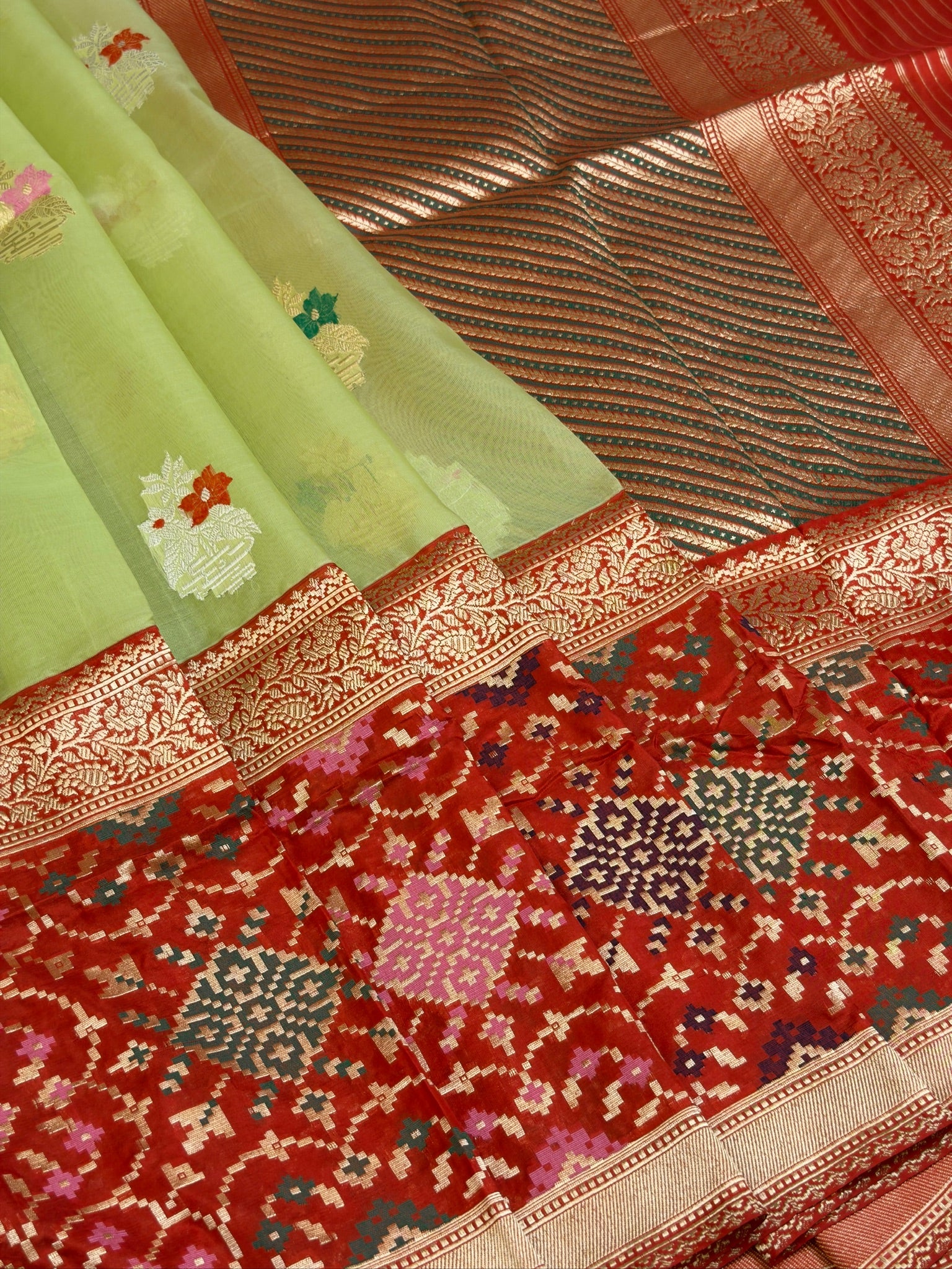 Pista Green Premium Banarasi Kora Organza Silk Saree – 100% Handwoven | Elegant & Timeless Design