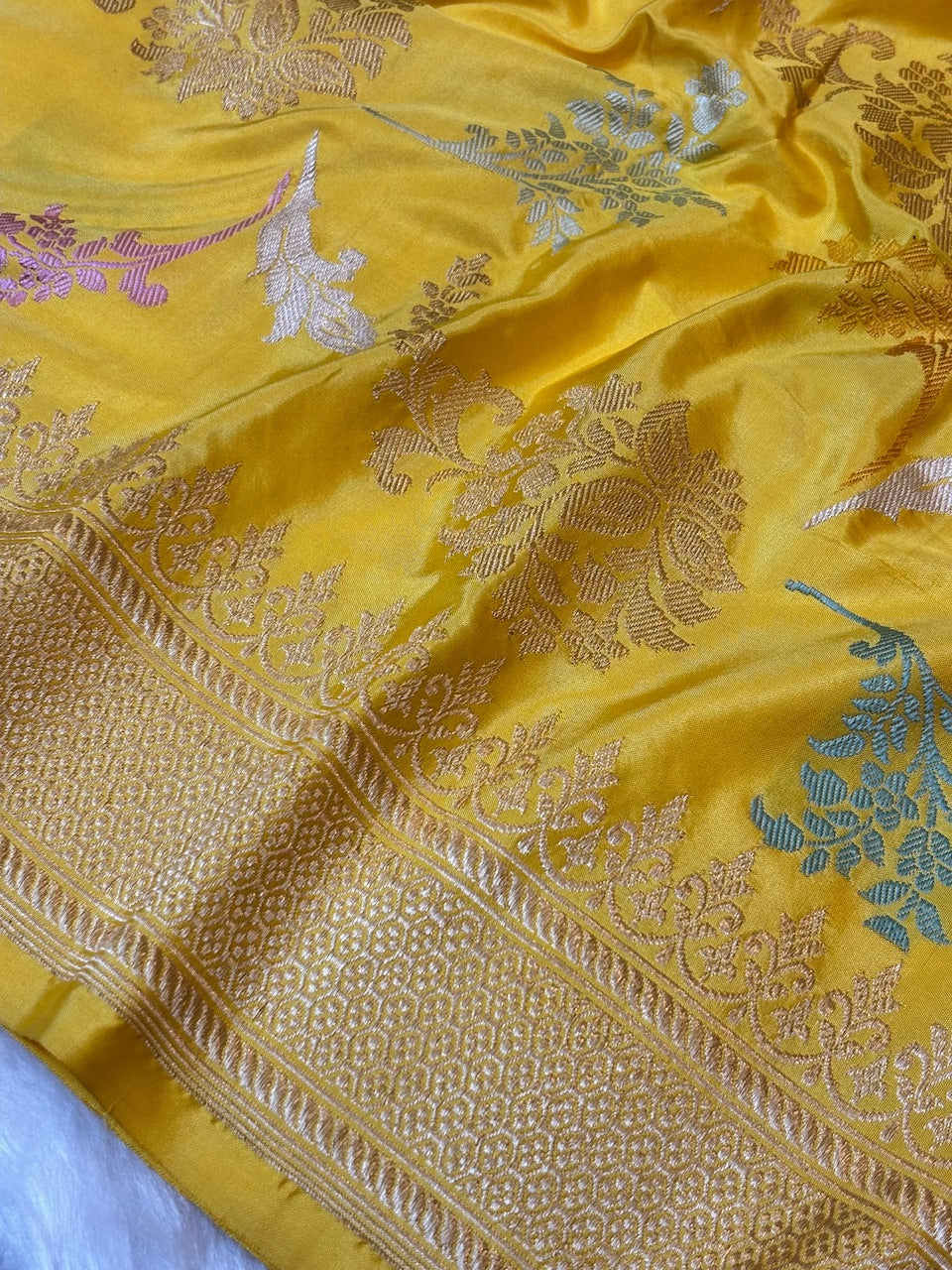 Yellow Handwoven Pure Banarasi Silk Saree – Kadwa Weave in 100% Katan Mulberry Silk
