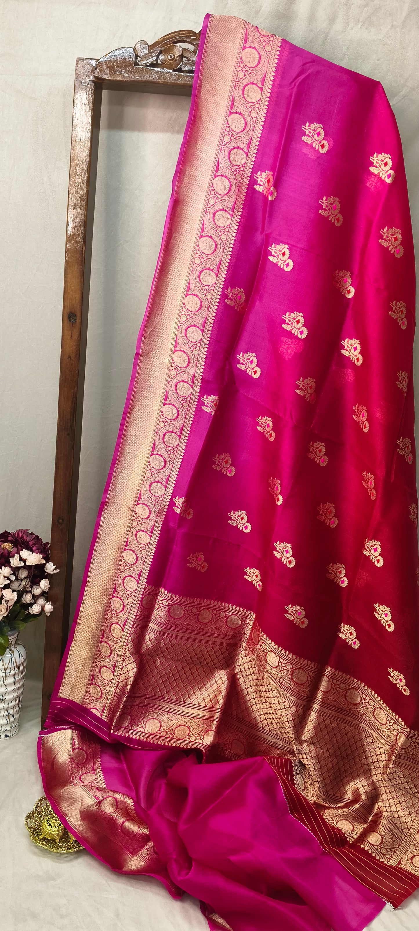 Magenta & Red Contrast Pure Row Mango Booti Border Silver Gold Zari Aanchal Booti Saree