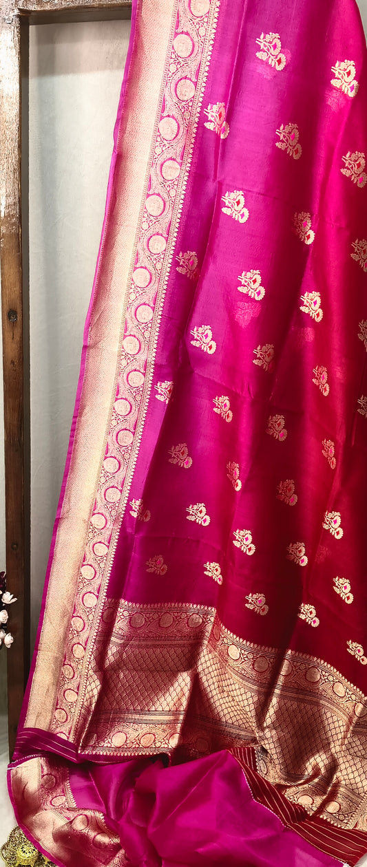 Magenta & Red Contrast Pure Row Mango Booti Border Silver Gold Zari Aanchal Booti Saree