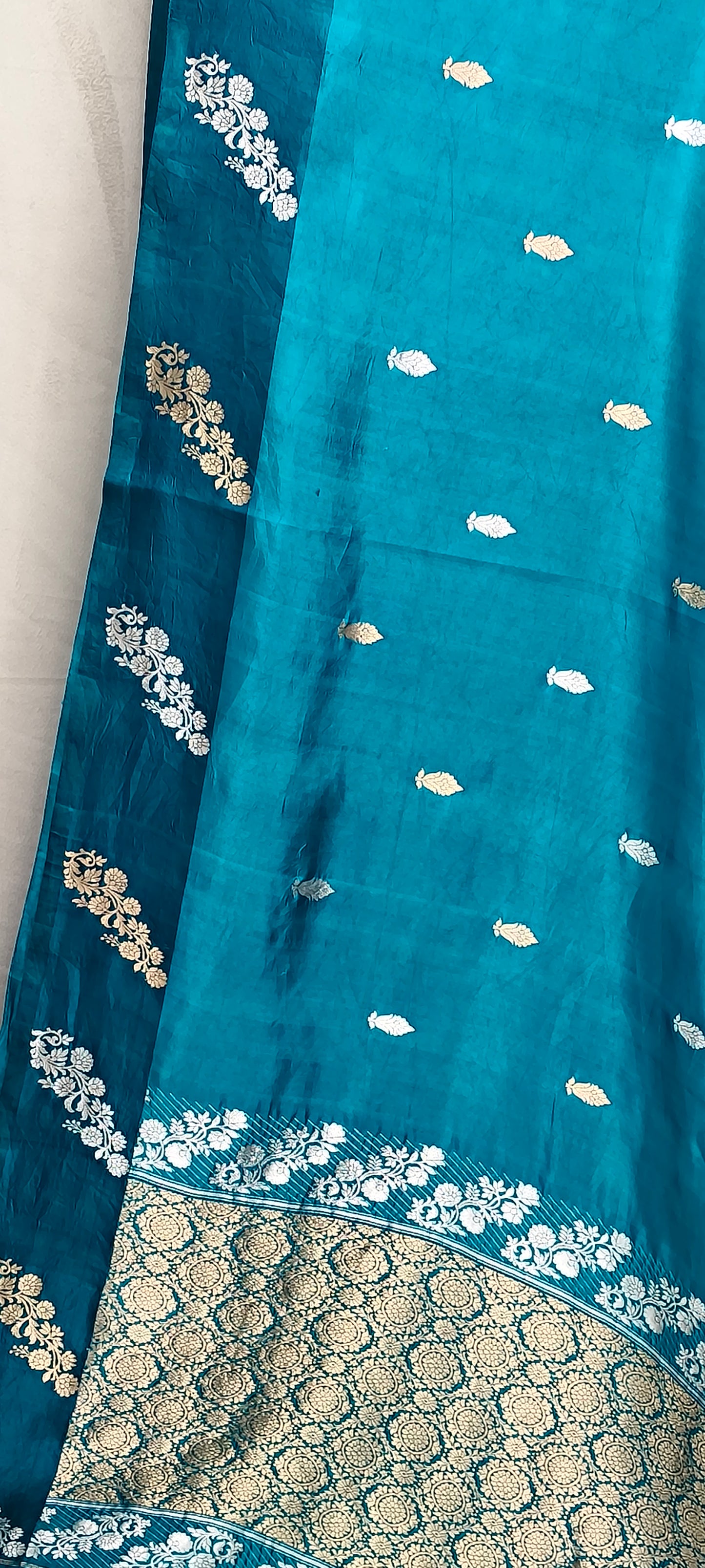 Contrast Pure Row Mango Booti Border Silver Gold Zari Aanchal Booti Saree