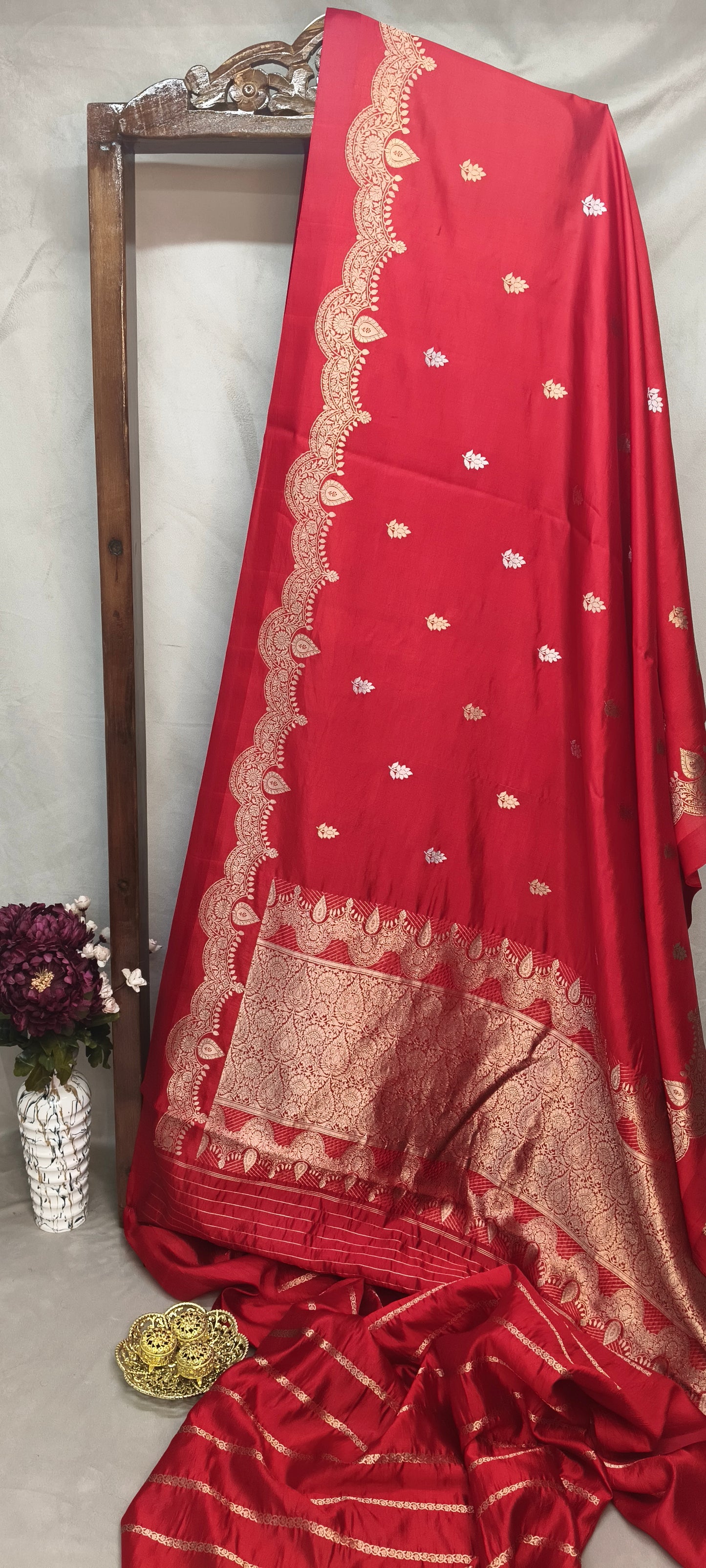 Red Pure Row Mango Banarasi Border Zari Aanchal Booti Saree