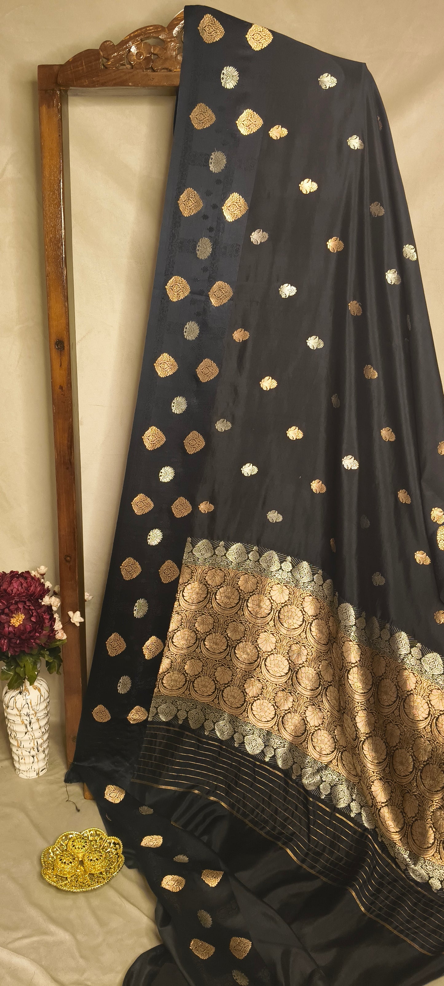 Black Pure Row Mango Booti Border Silver Gold Zari Aanchal Booti Saree