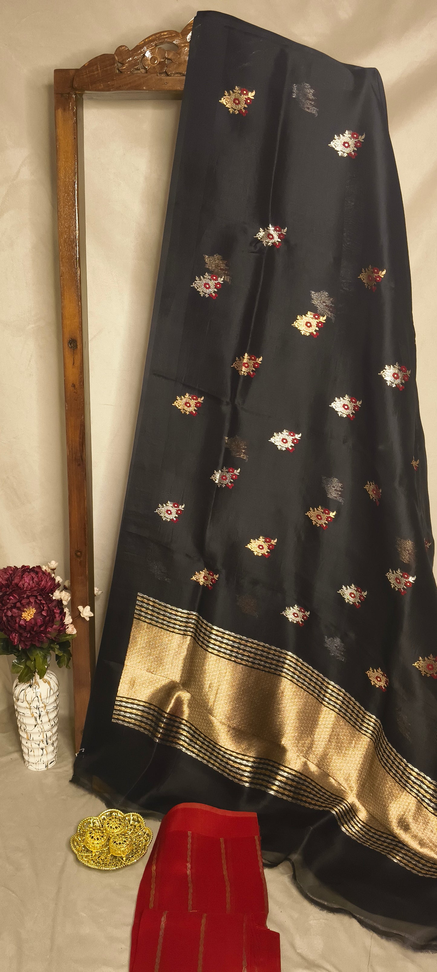 Black Kora Silk Kadhua Mina Boota Plain Open Border with Contrast Red Blouse