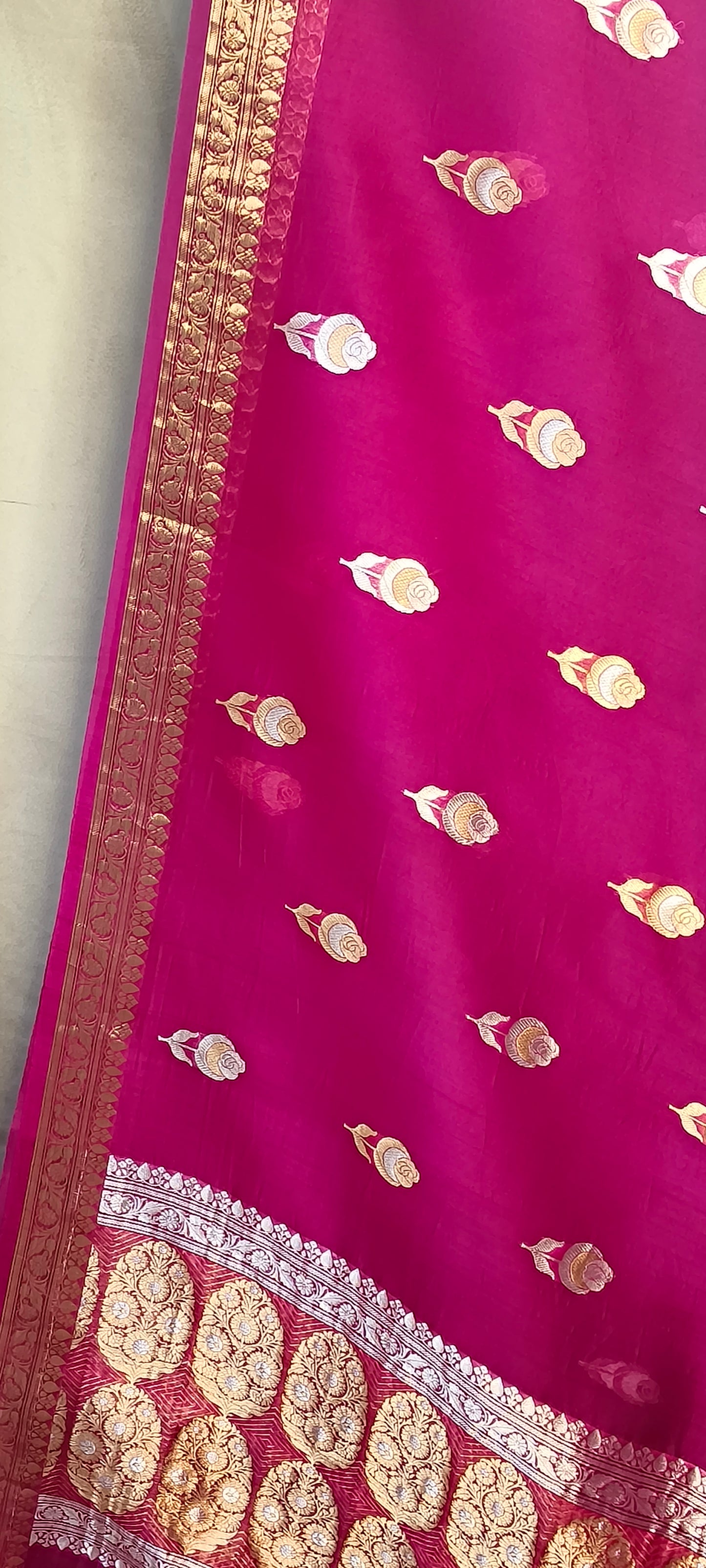 Magent Pure Row Mango Silk Silver Gold Zari Border Aanchal Booti Saree