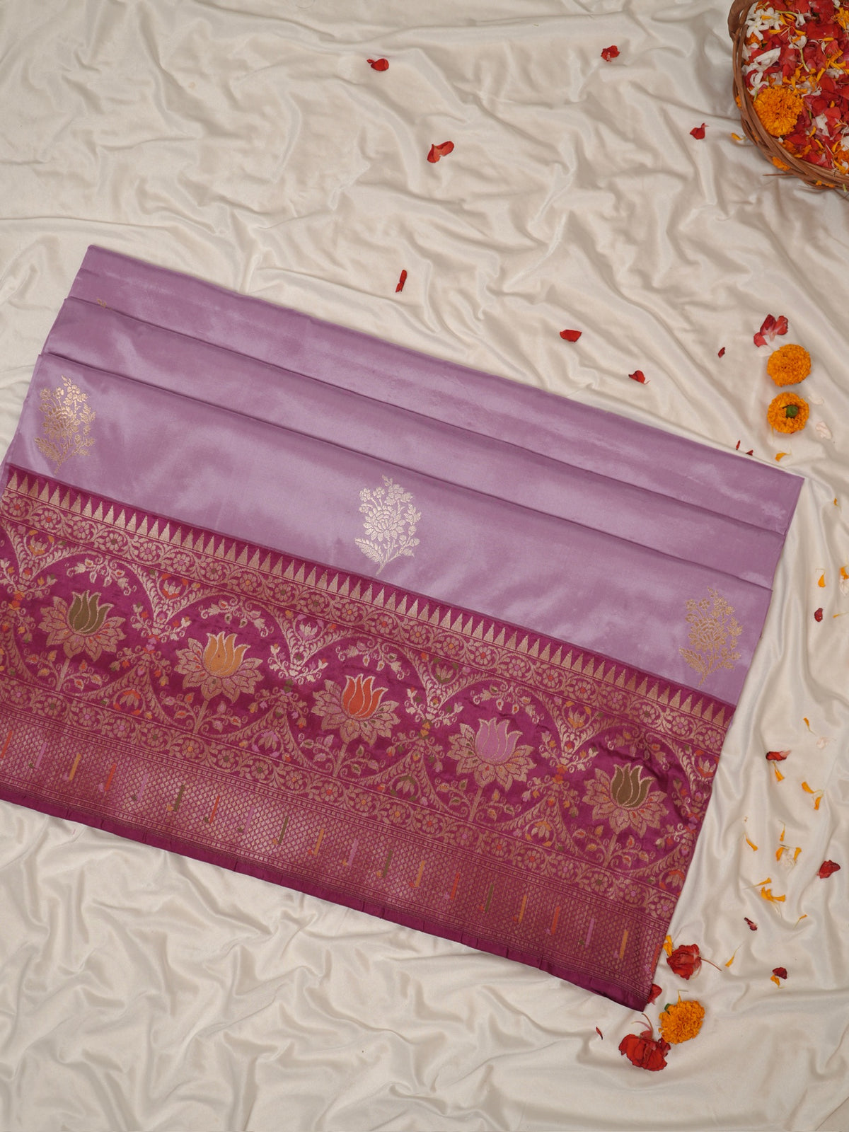 Lavender Pure Katan Silk Kadiyal Border Banarasi handwoven Saree