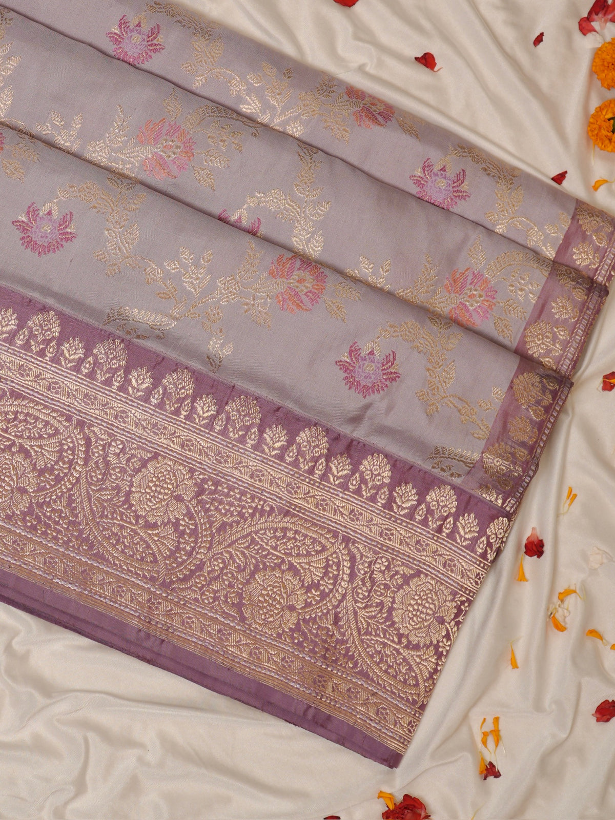 Lilac Pure Katan Silk Kadiyal Border Banarasi handwoven Saree