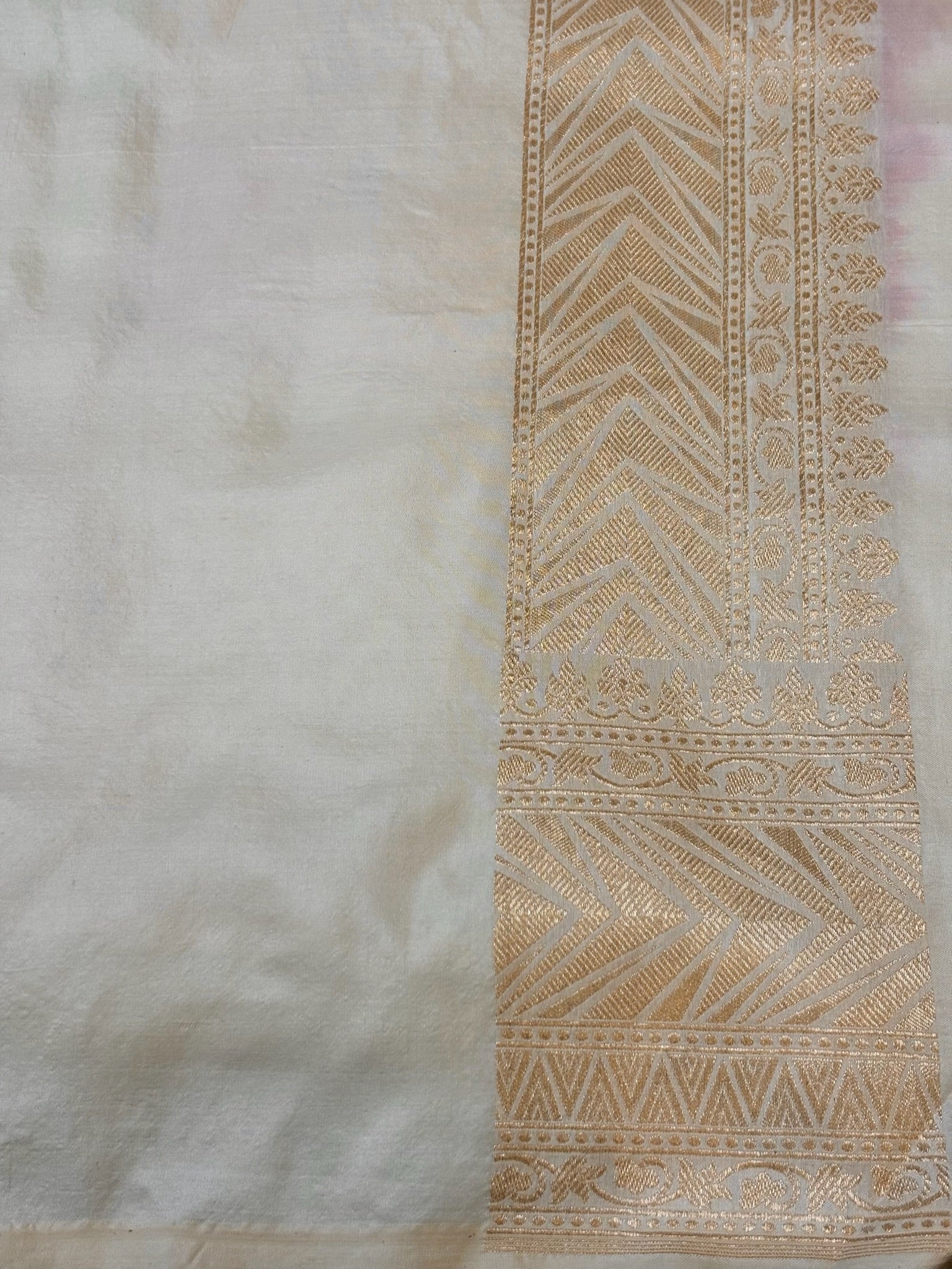 Ivory Banarasi Rangkaat Pure Silk Saree