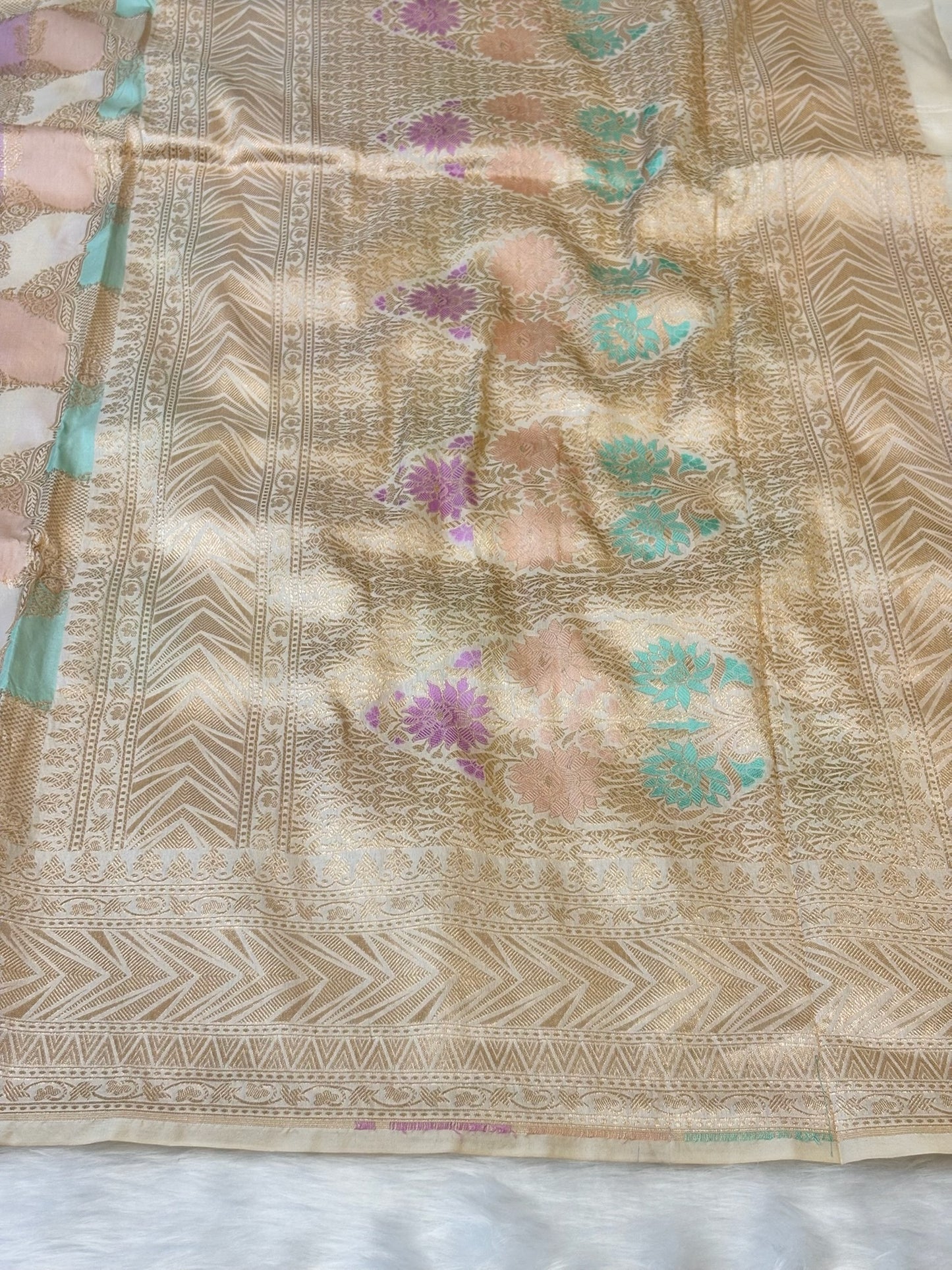 Ivory Banarasi Rangkaat Pure Silk Saree