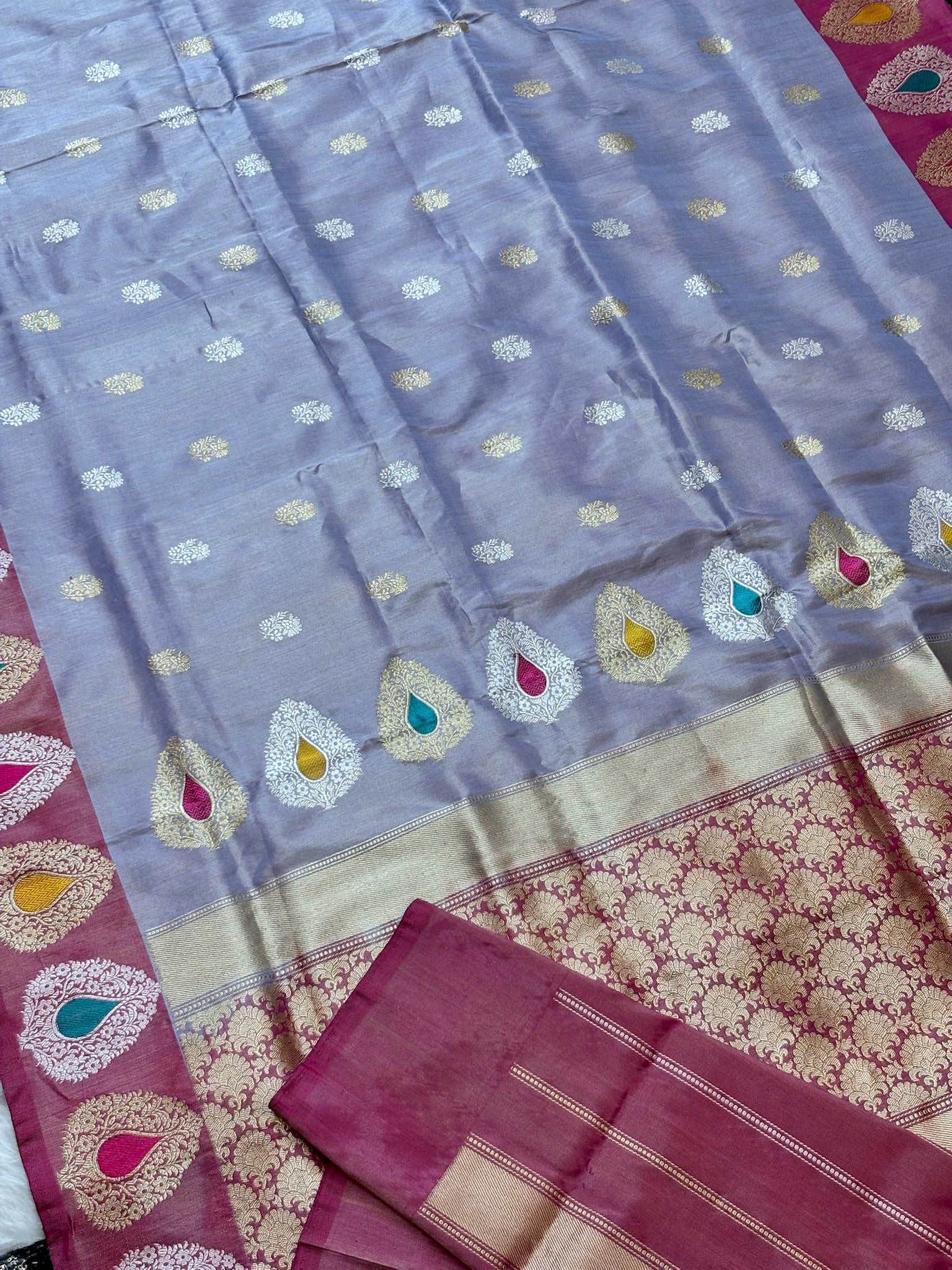 Silver mauve Handwoven Pure Banarasi Tissue Silk Saree