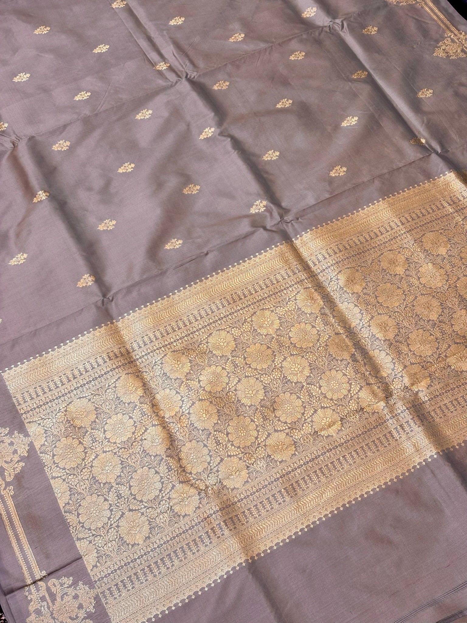 Premium Dusty Lavender Zari Buti Saree with Intricate Gold Border | Elegant Ethnic Wear for Festive & Wedding