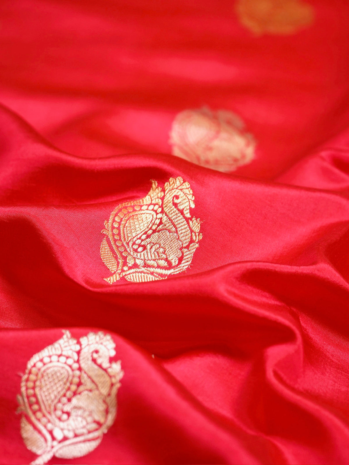 Red 100% Pure Katan Handwoven Silk Saree with Zari Work