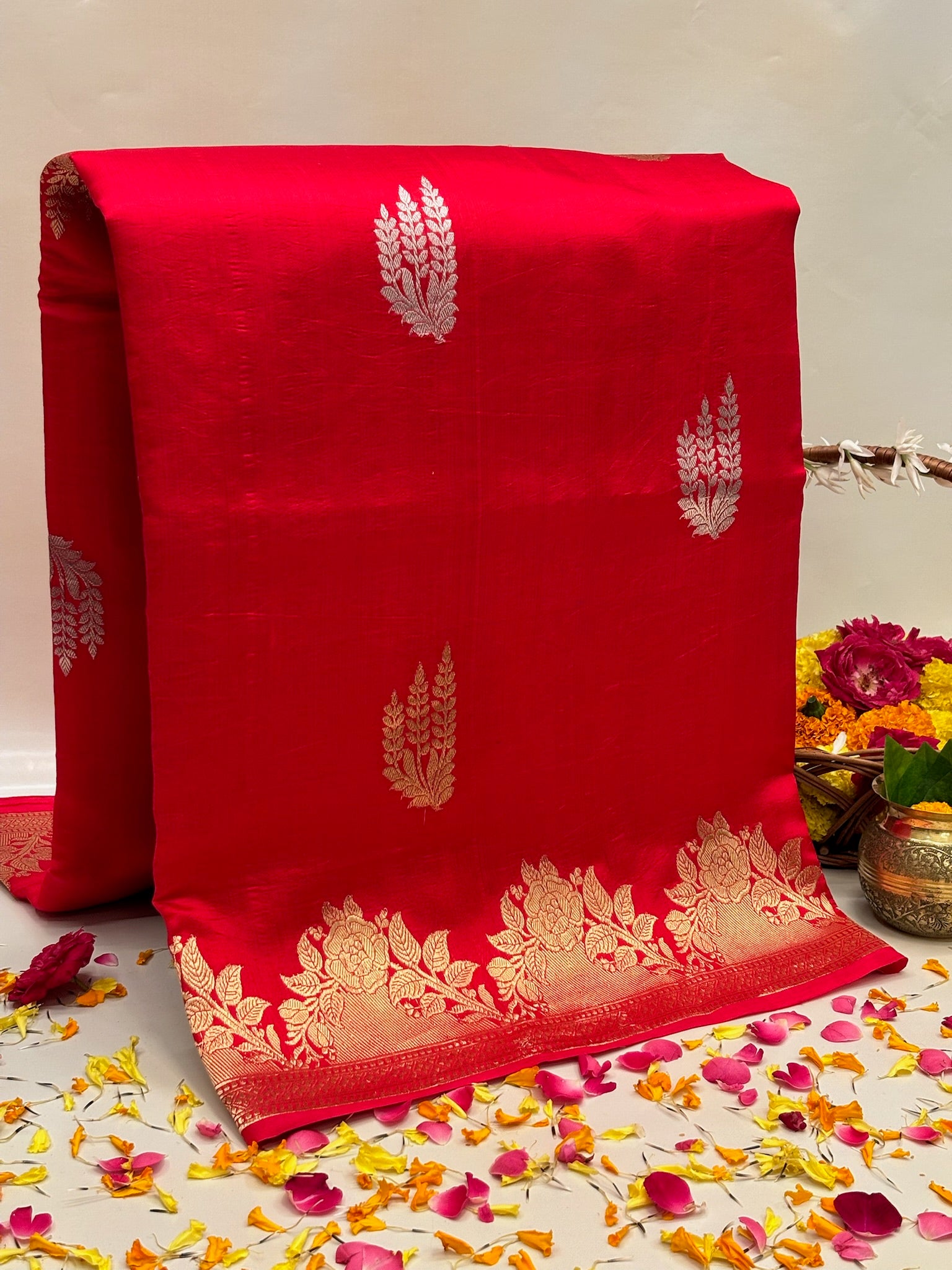 Red Premium Banarasi Soft Silk Saree – 100% Handwoven | Elegant & Timeless Design