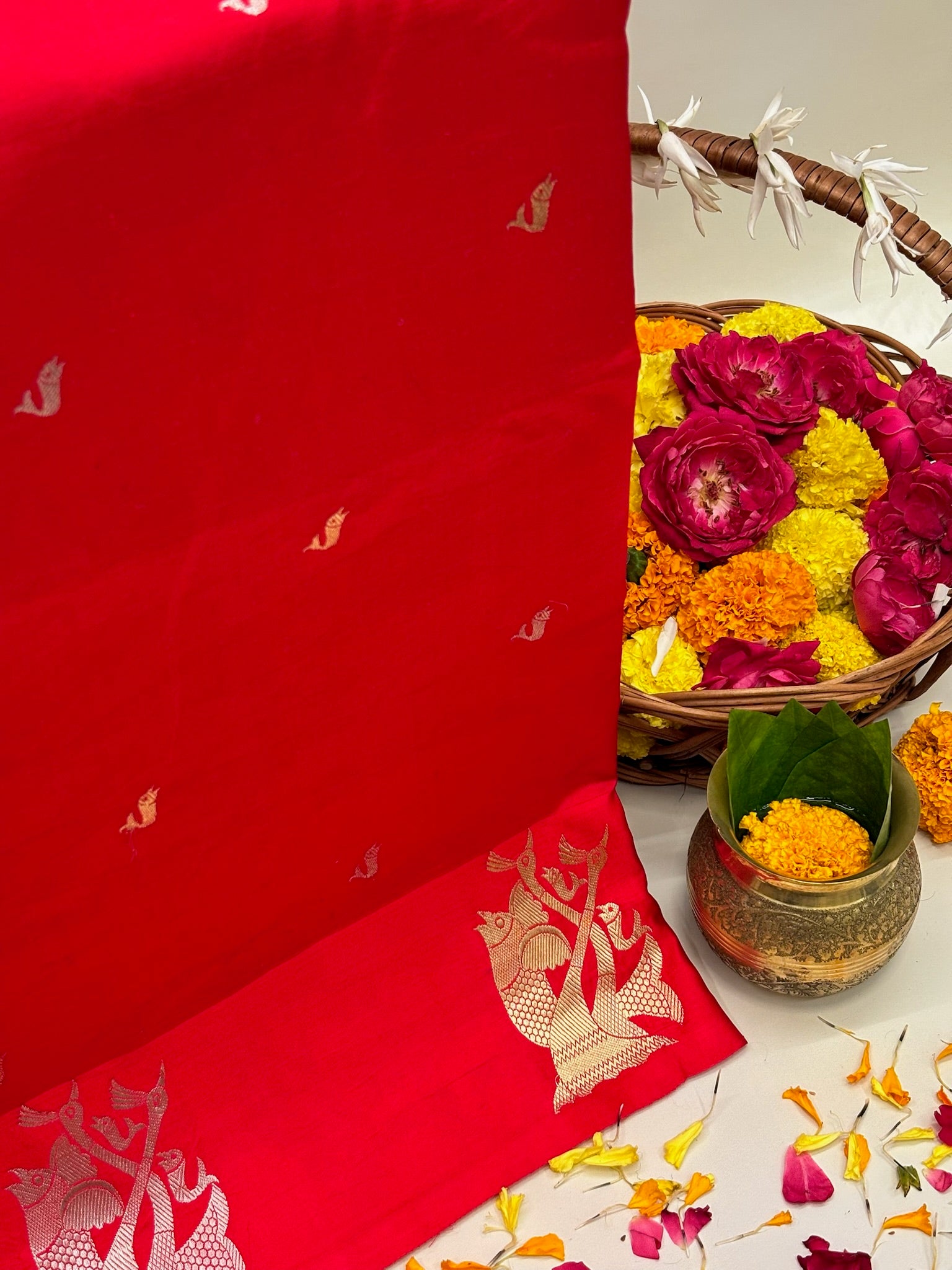 Red Premium Banarasi Soft Silk Saree – 100% Handwoven | Elegant & Timeless Design