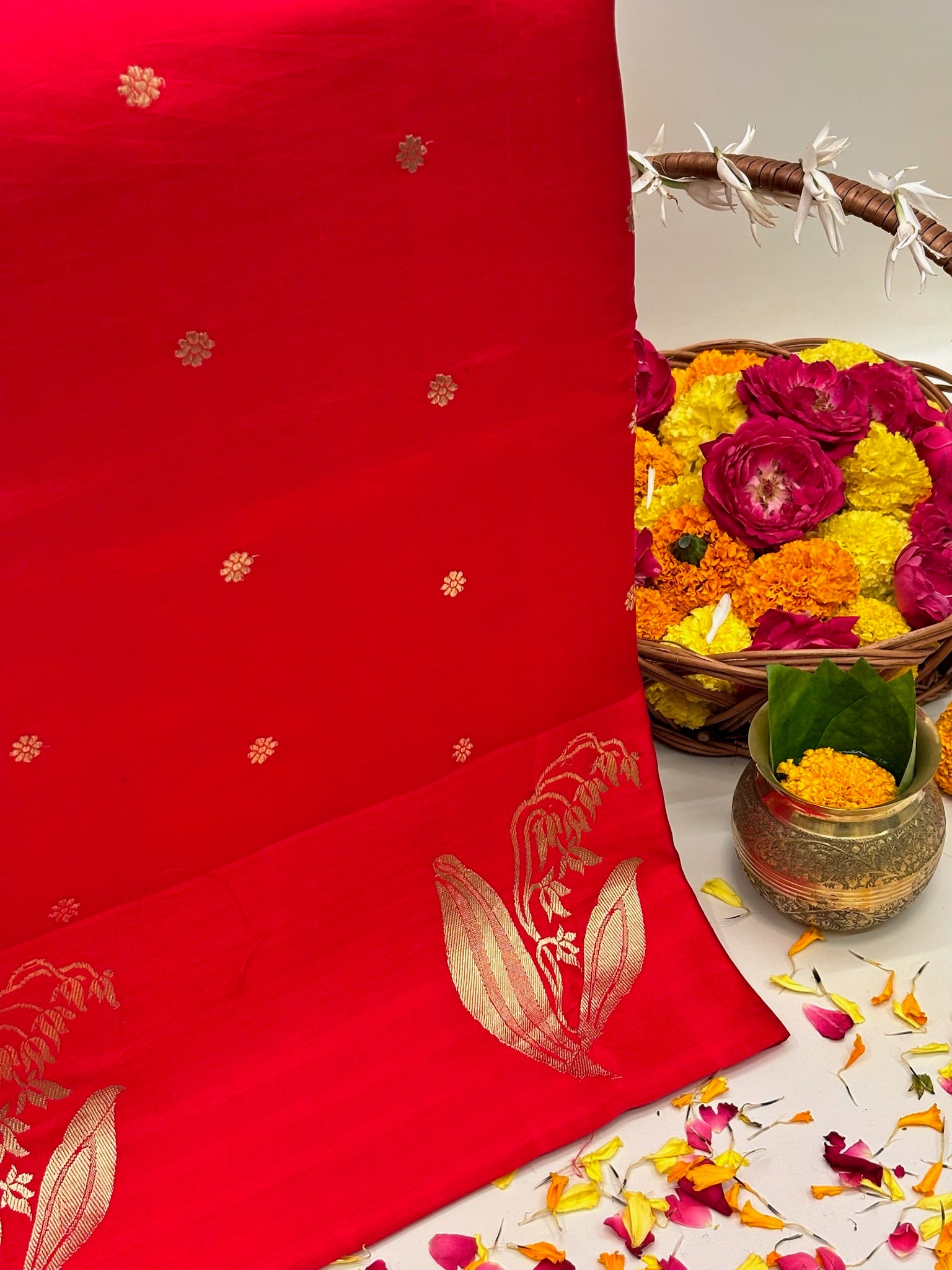 Red Premium Banarasi Soft Silk Saree – 100% Handwoven | Elegant & Timeless Design
