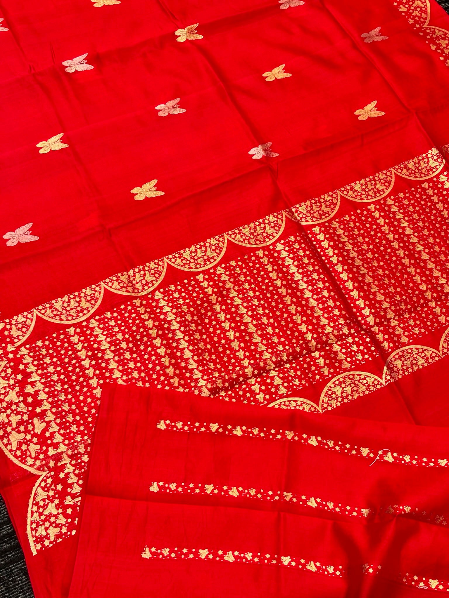 Red Premium Banarasi Soft Silk Saree – 100% Handwoven | Elegant & Timeless Design