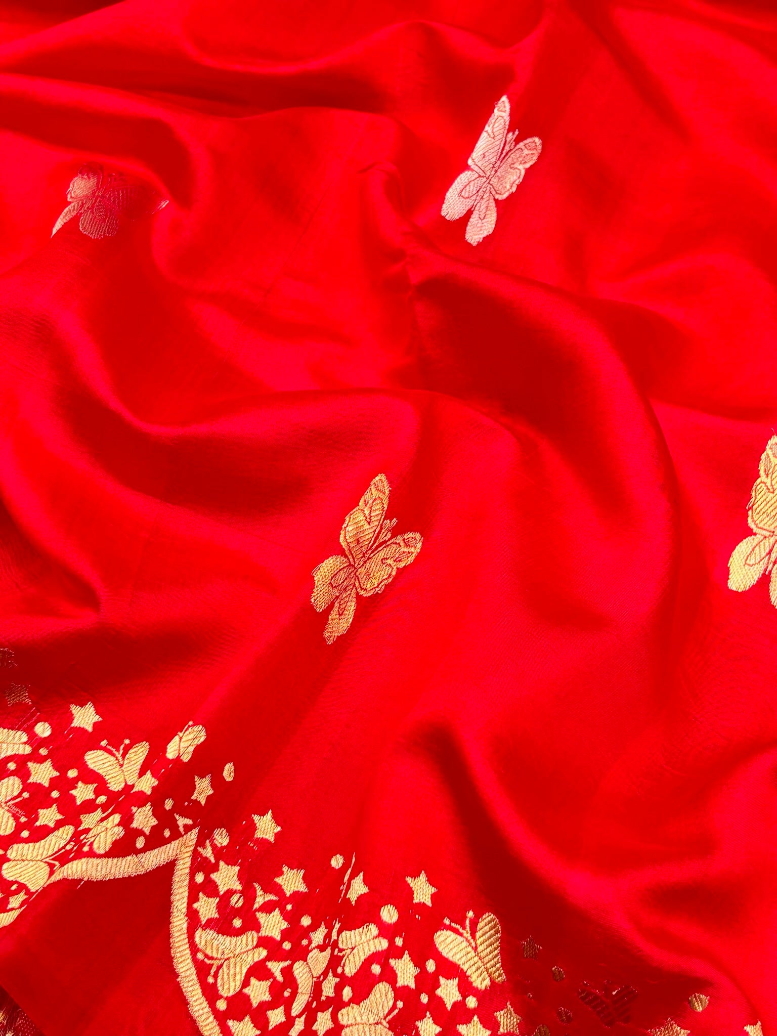 Red Premium Banarasi Soft Silk Saree – 100% Handwoven | Elegant & Timeless Design