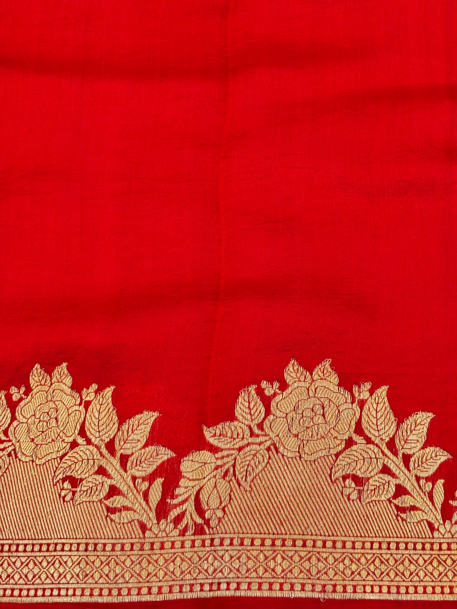 Red Premium Banarasi Soft Silk Saree – 100% Handwoven | Elegant & Timeless Design