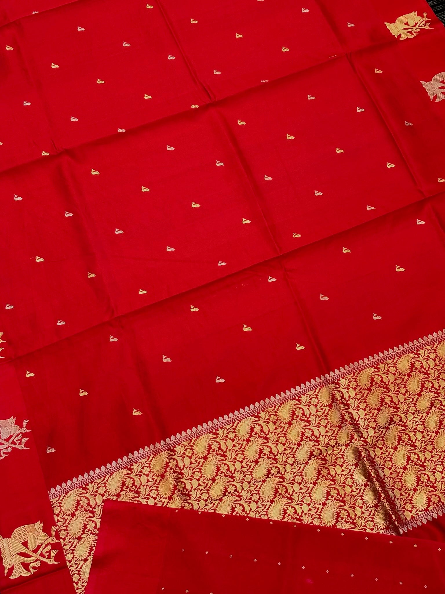 Red Premium Banarasi Soft Silk Saree – 100% Handwoven | Elegant & Timeless Design